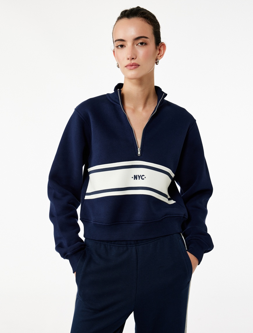   Şardonlu Kolej Temalı Uzun Kollu Dik Yaka Yarım Fermuarlı Crop Sweatshirt