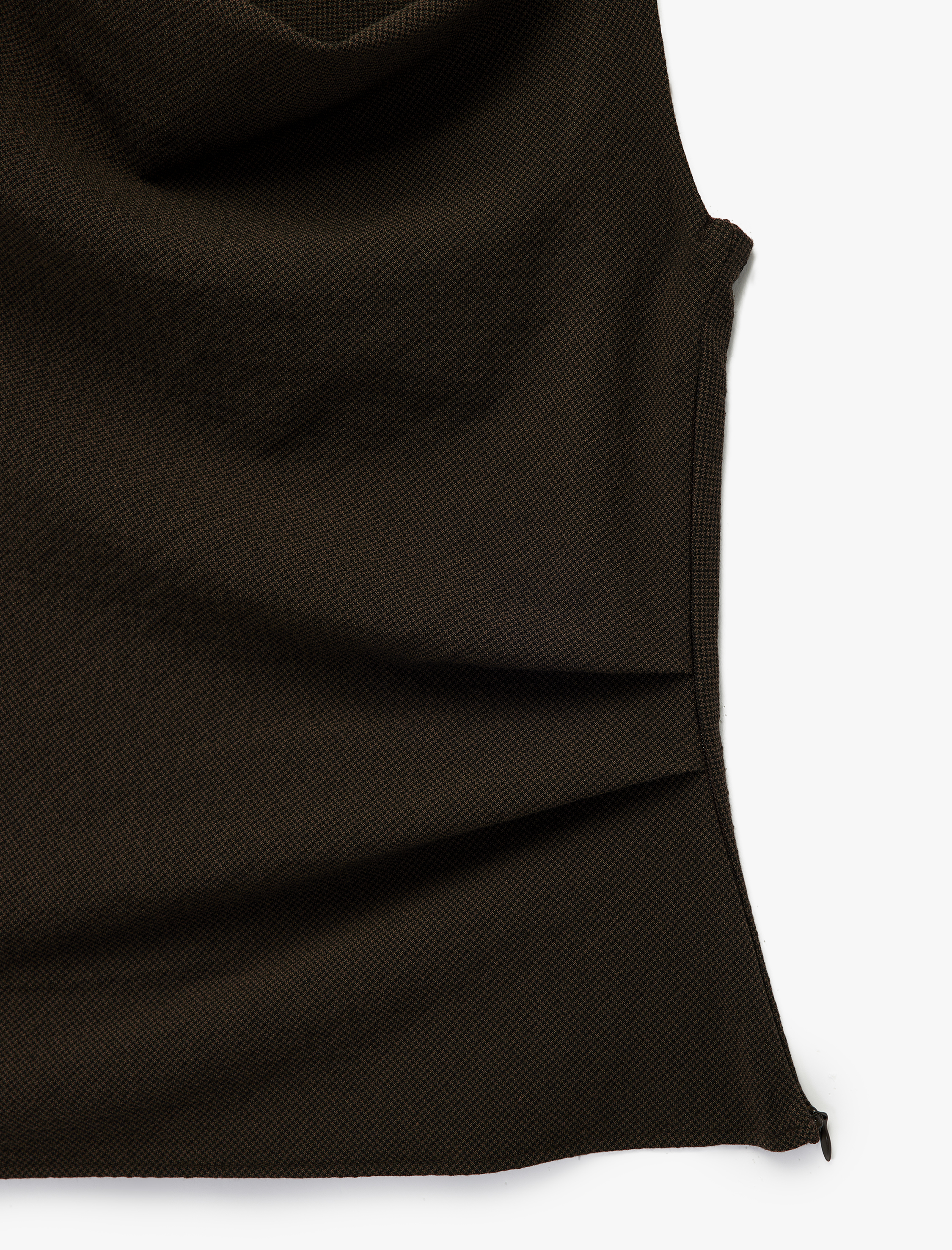   Drapeli Degaje Yaka Kemer Detaylı Viskon Karışımlı Kolsuz Bluz