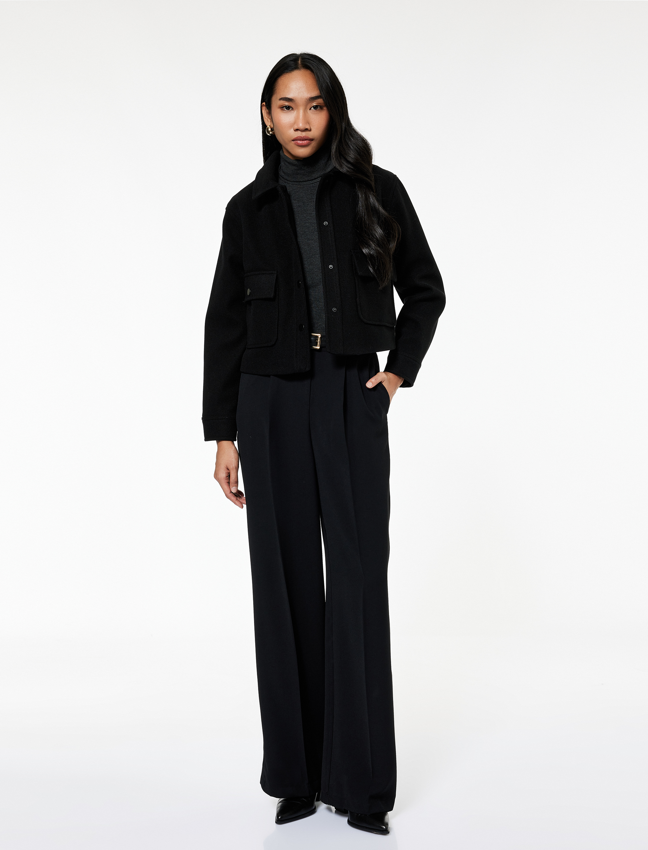   Uzun Kollu Cepli Düğmeli Kısa Kaşe Mont