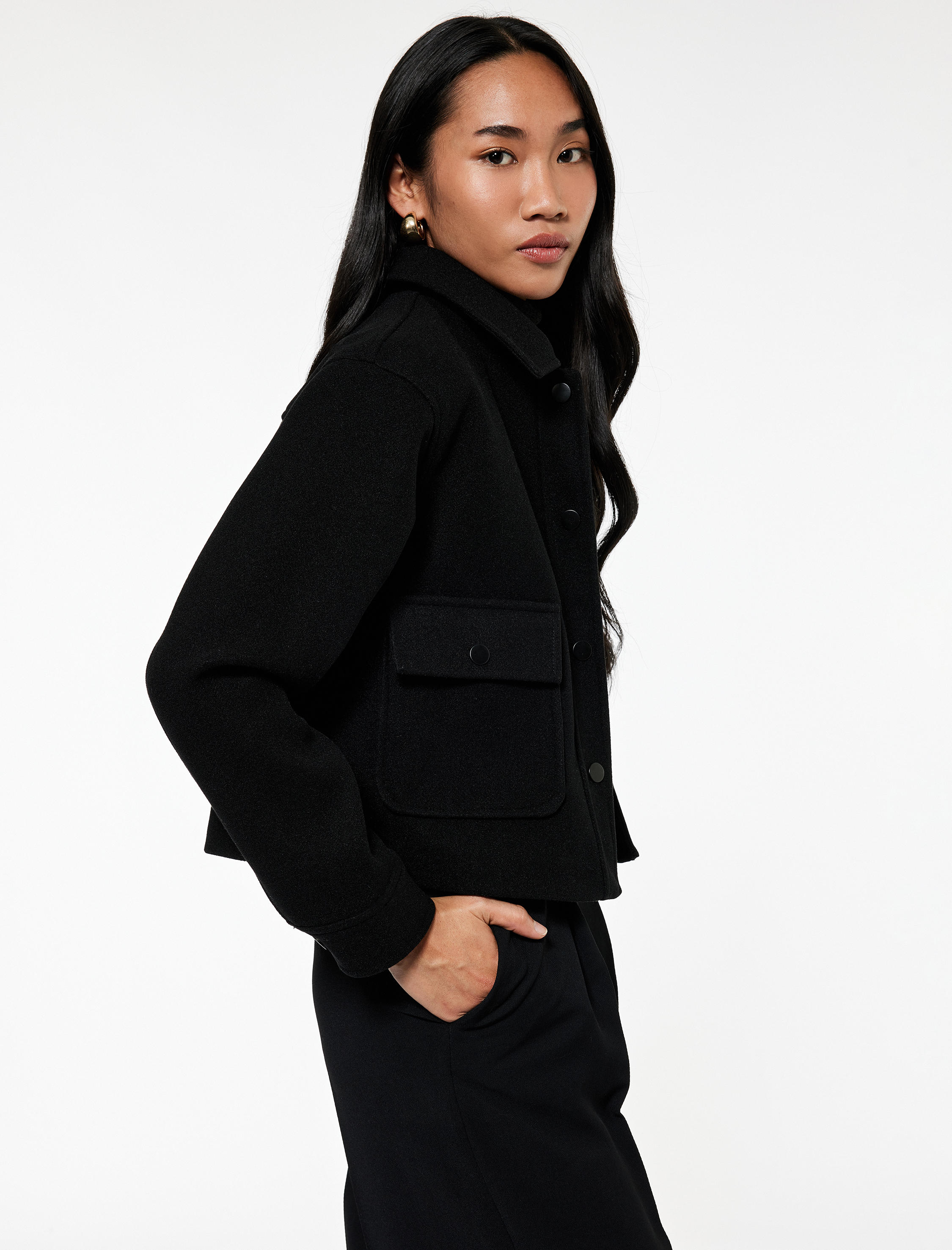   Uzun Kollu Cepli Düğmeli Kısa Kaşe Mont