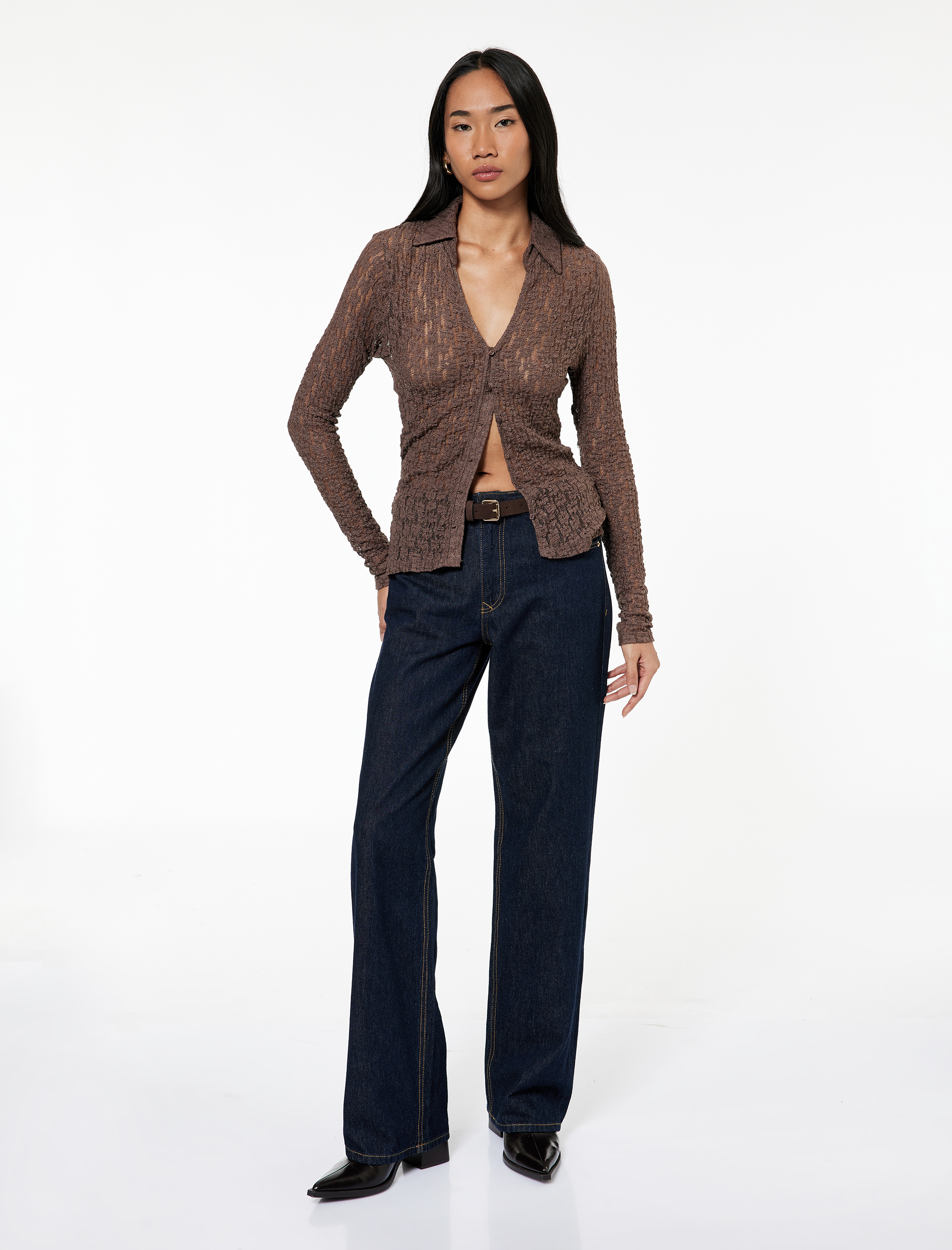   Slim Fit Yarı Transparan Uzun Kollu Kaçık Yaka Dantel Gömlek