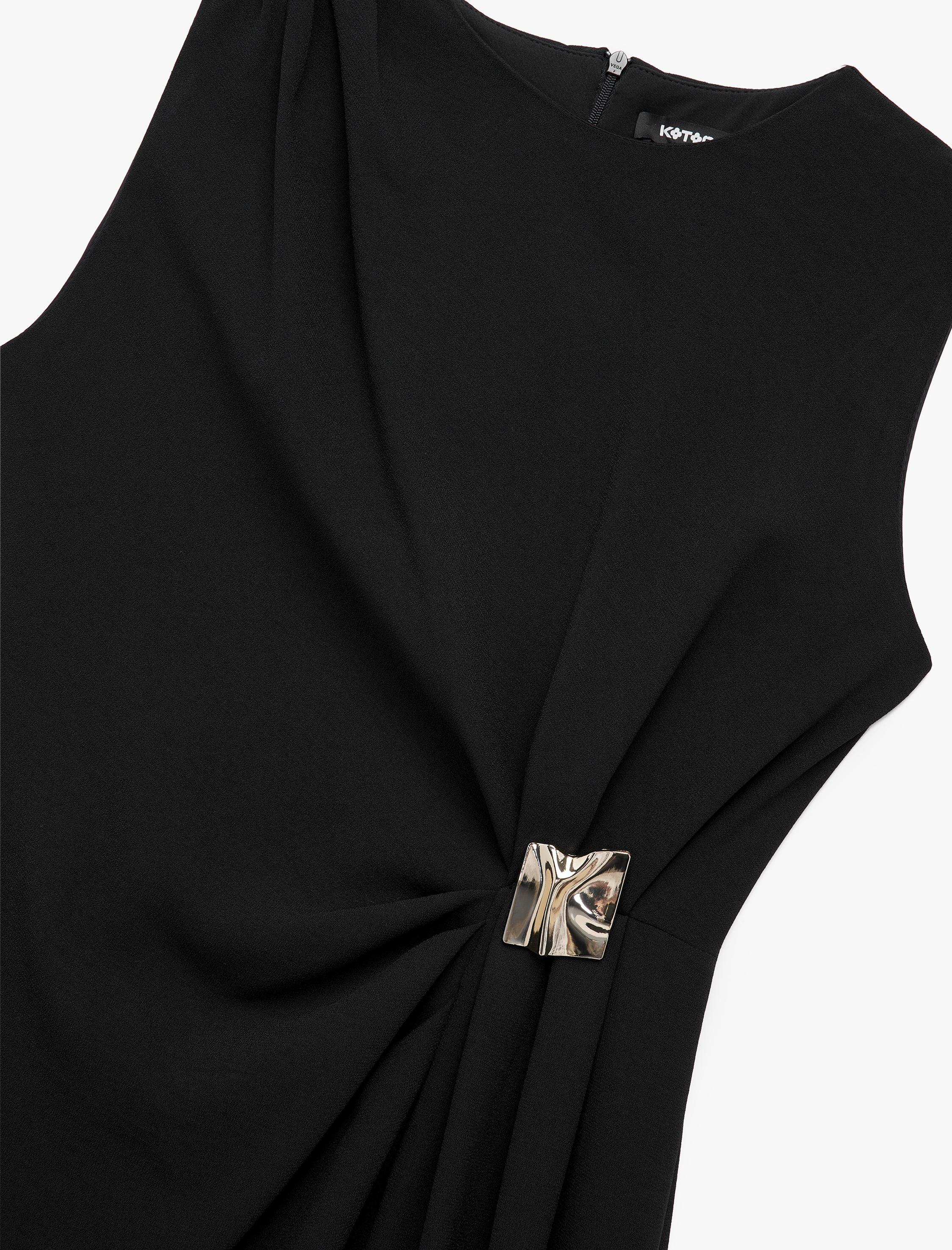   Krep Kumaş Drapeli Aksesuar Detaylı Bisiklet Yaka Kolsuz Midi Elbise