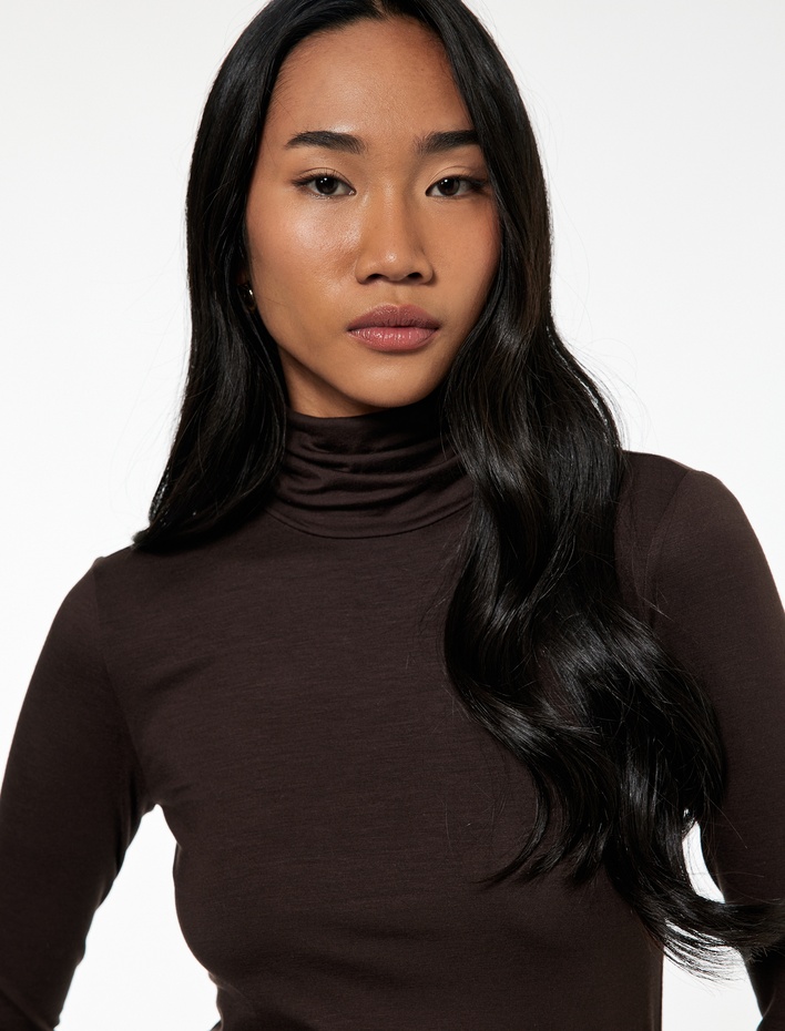  Slim Fit Viskon Kumaş Uzun Kollu Balıkçı Yaka Tişört