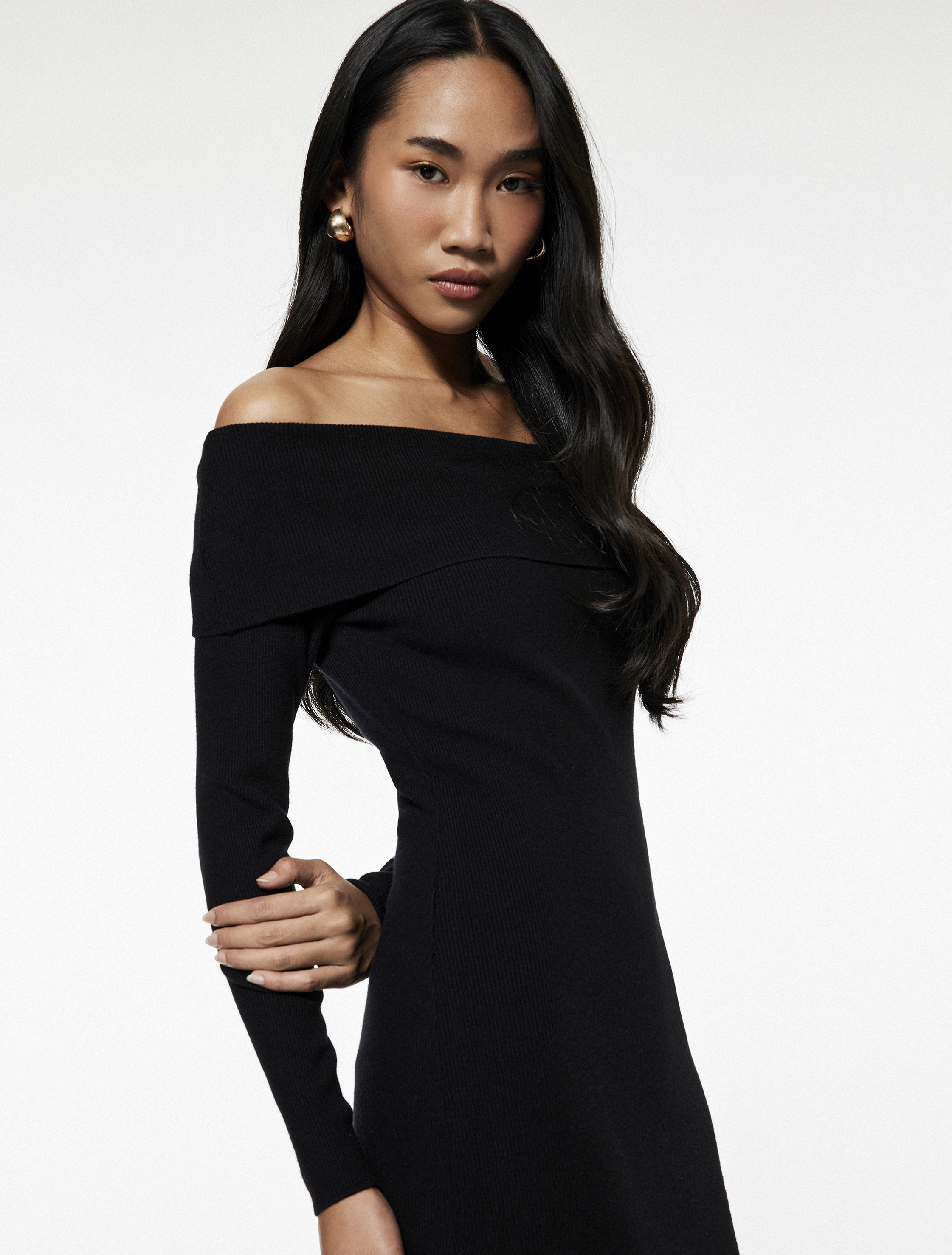   Uzun Kollu Omzu Açık Uzun Triko Elbise