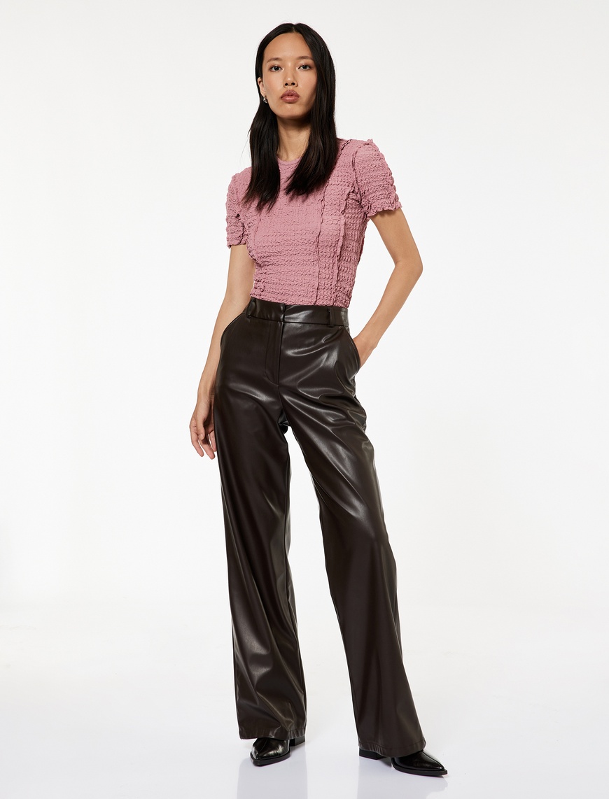   Slim Fit Kısa Kollu Bisiklet Yaka Dokulu Fırfırlı Tişört