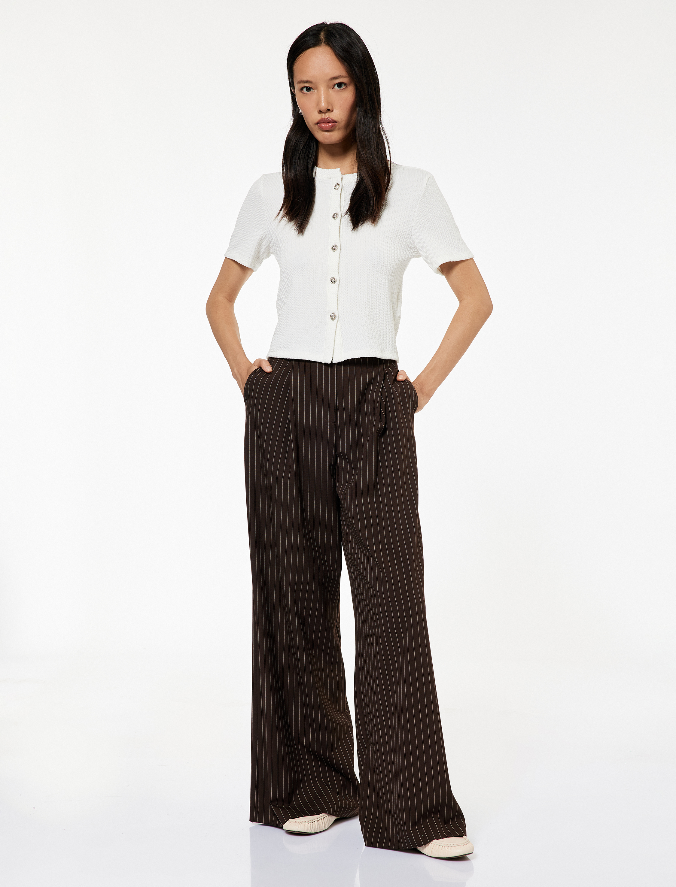   Regular Fit Kısa Kollu Bisiklet Yaka Düğmeli Hırka