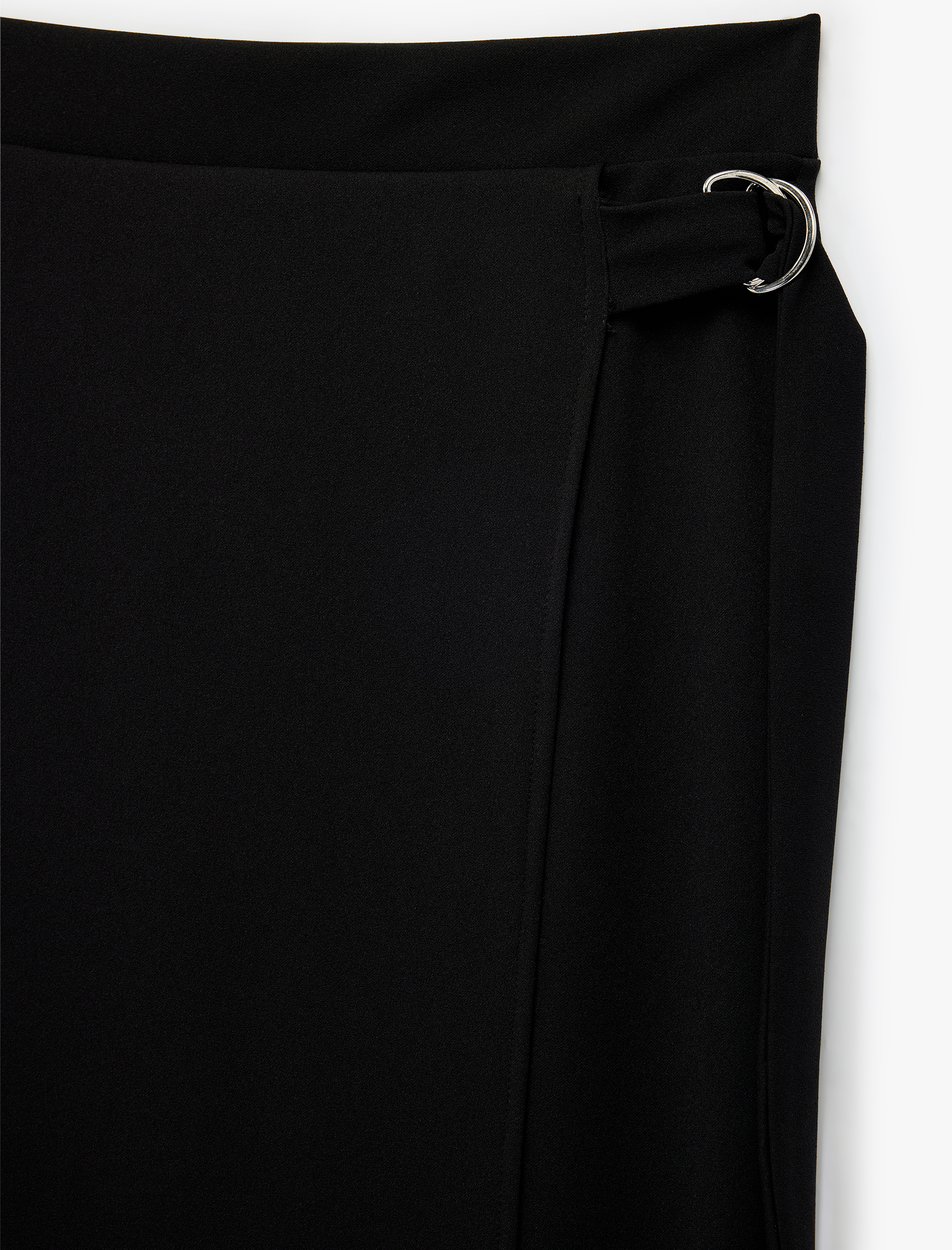   Krep Scuba Kumaş Metal Aksesuarlı Midi Kruvaze Etek