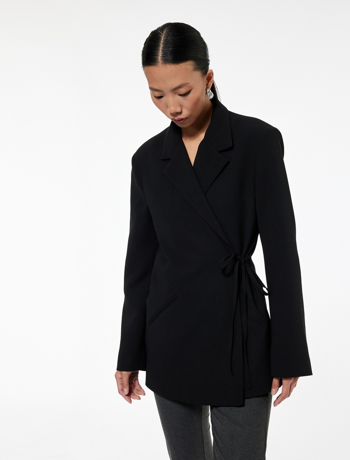  Kruvaze Yaka Uzun Kollu Bağlama Detaylı Blazer Ceket