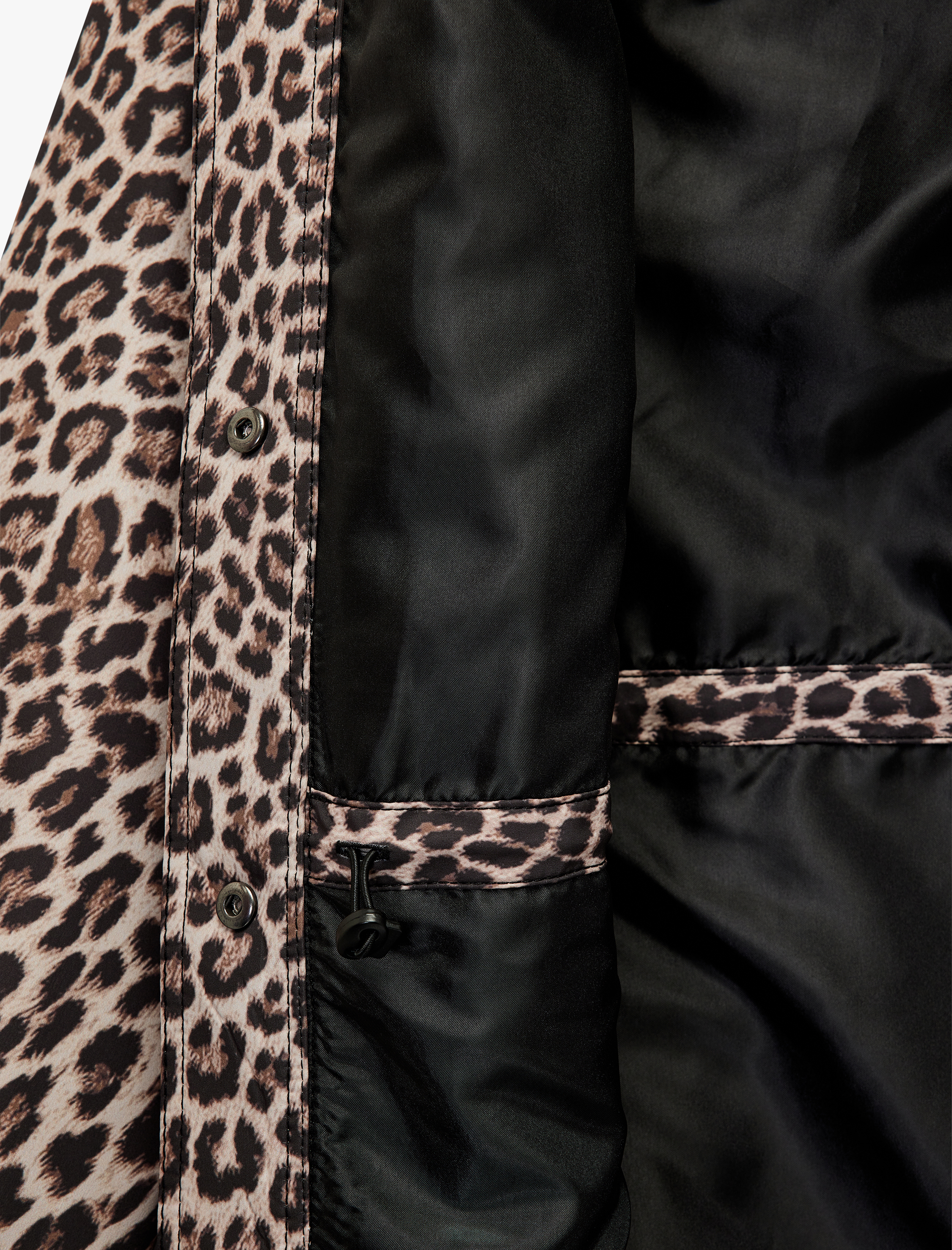   Cepli Uzun Kollu Dik Yaka Kapüşonlu Leopar Desenli Yağmurluk