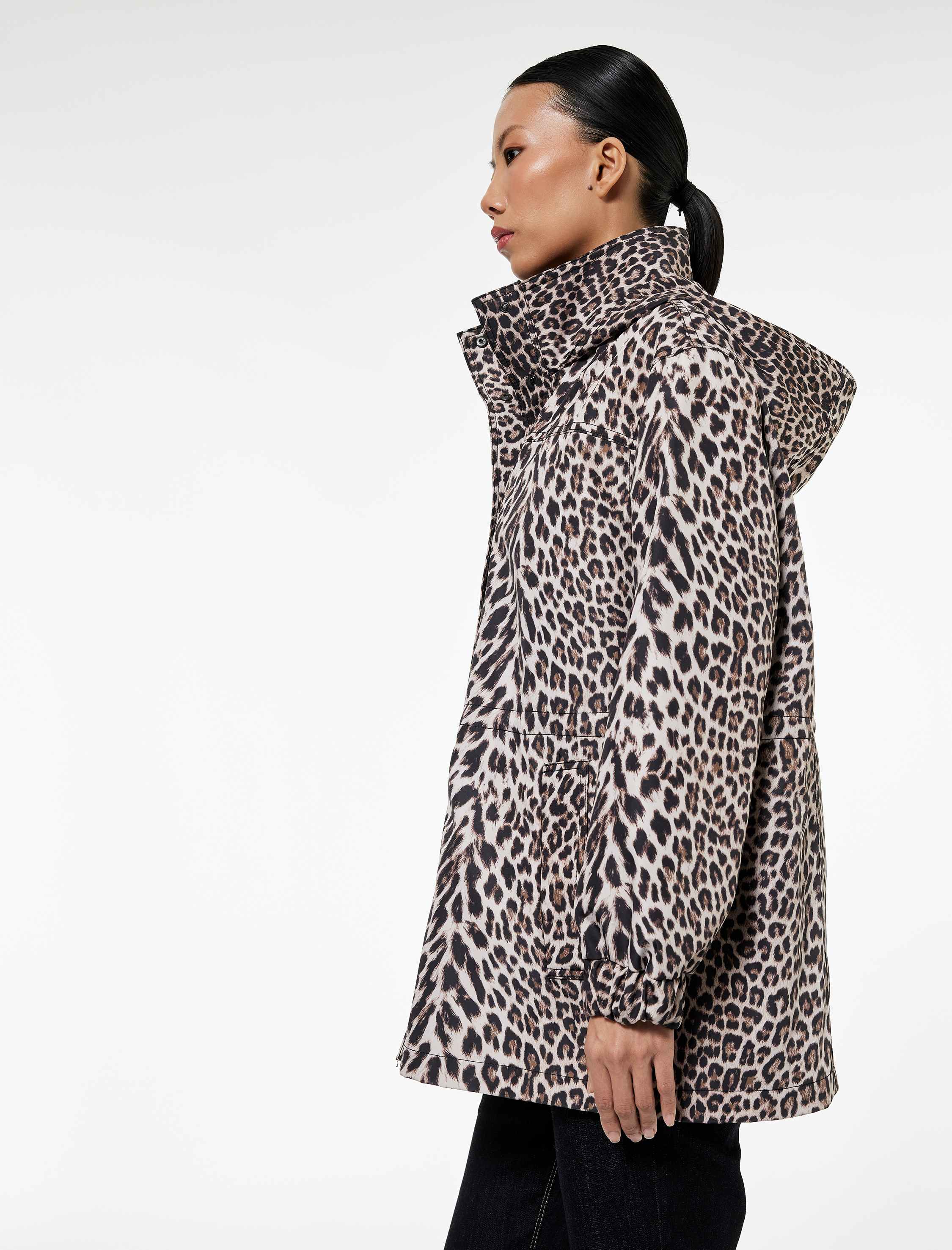   Cepli Uzun Kollu Dik Yaka Kapüşonlu Leopar Desenli Yağmurluk