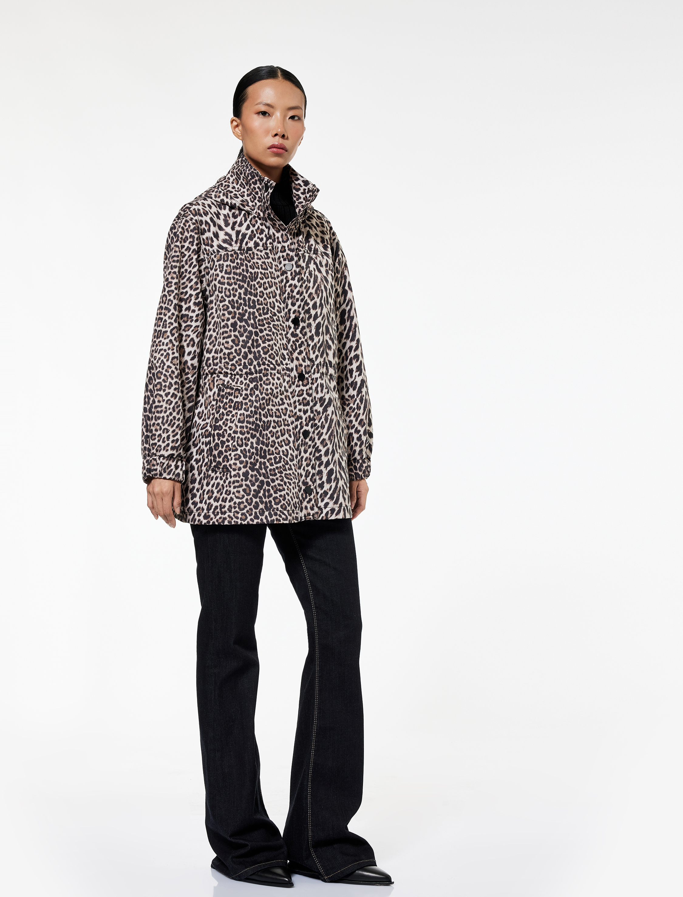   Cepli Uzun Kollu Dik Yaka Kapüşonlu Leopar Desenli Yağmurluk