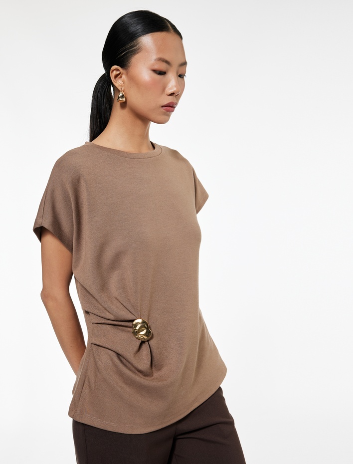  Slim Fit Metal Aksesuar Detaylı Kolsuz Bluz