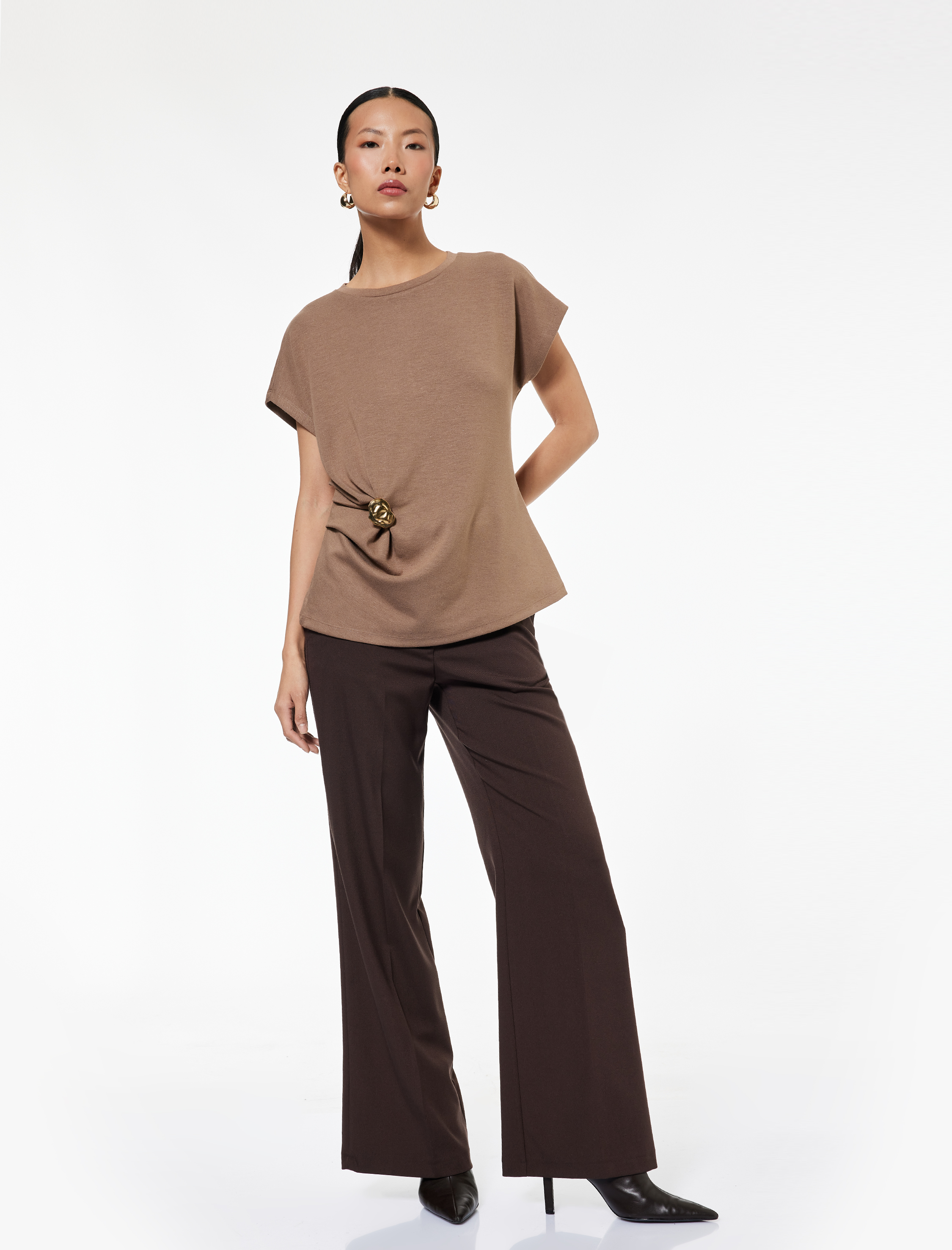 Slim Fit Metal Aksesuar Detaylı Kolsuz Bluz