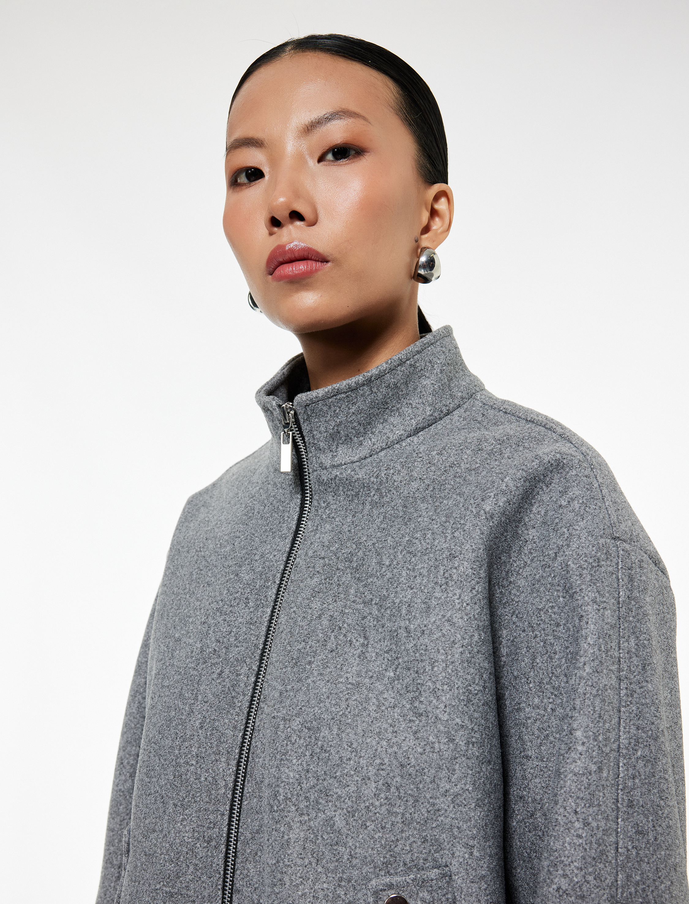   Uzun Kollu Cepli Dik Yaka Fermuarlı Bomber Kaşe Mont