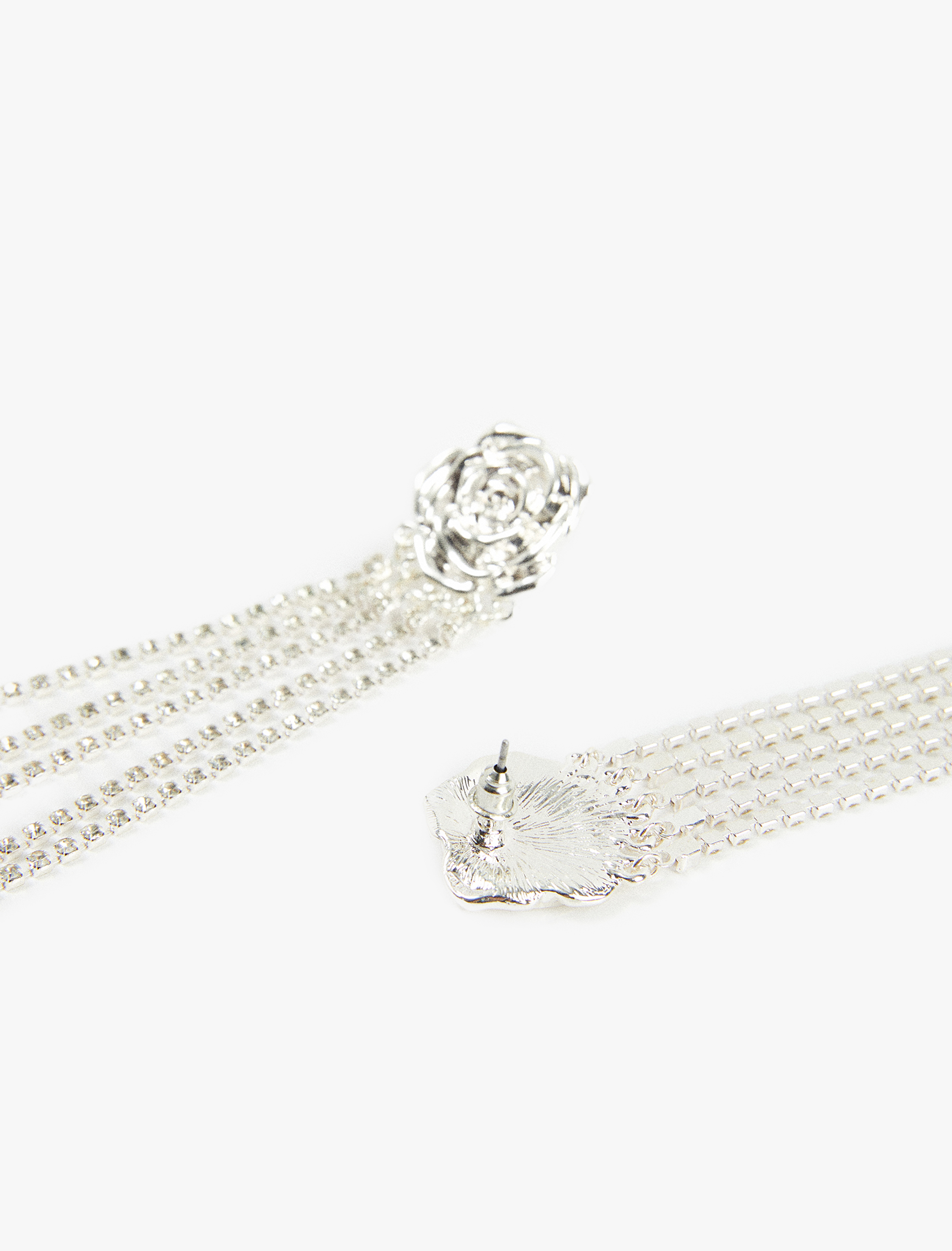  Kadın Taşlı Zincir Detaylı Sallantılı Gül Küpe - Koton X Sibil Çetinkaya