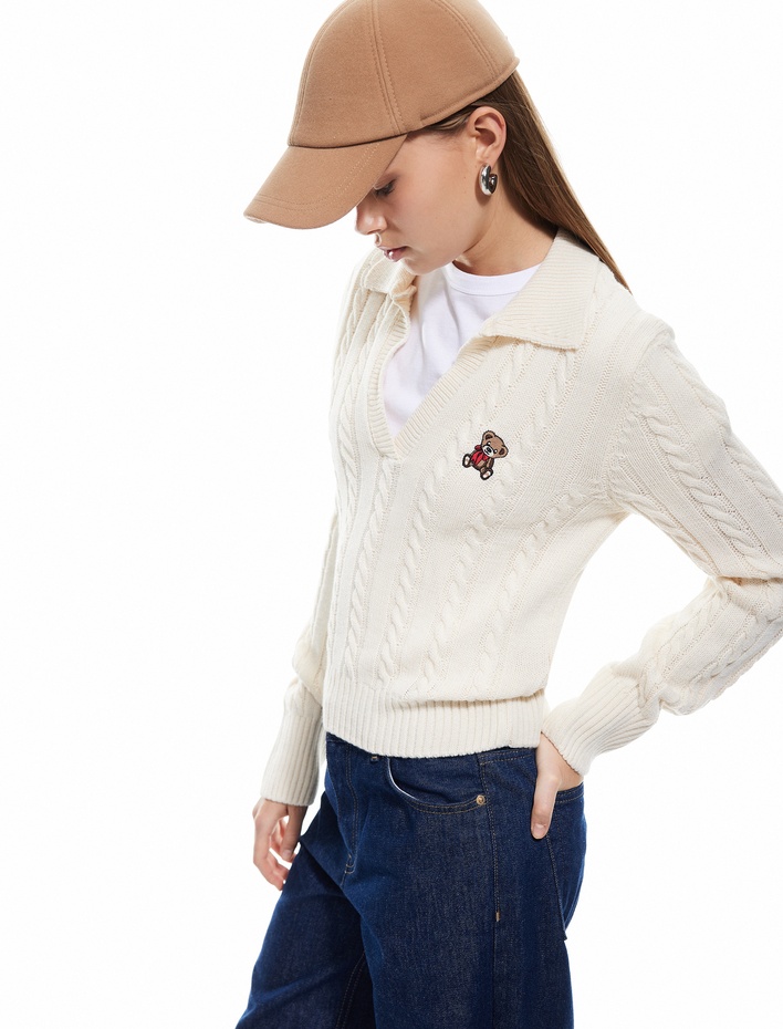  Polo Yaka Nakışlı Saç Örgü Dokulu Triko Kazak