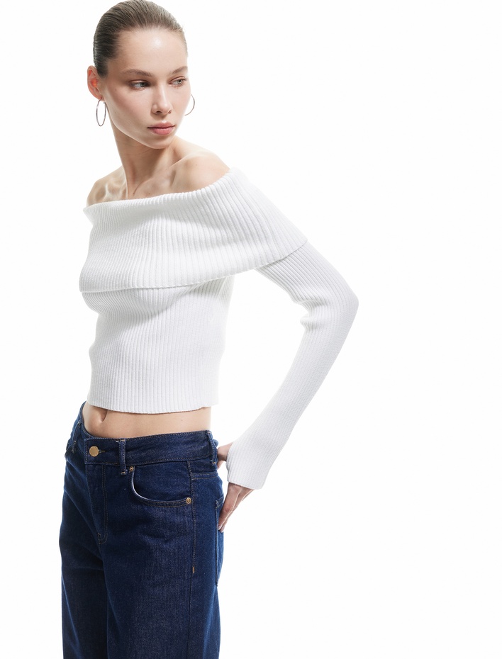  Omzu Açık Triko Dar Kesim Kazak