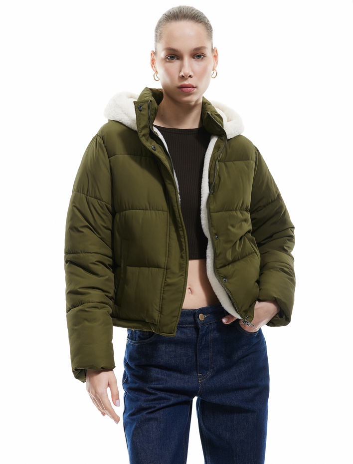  Kapüşonlu Fermuarlı İçi Peluş Çıtçıt Düğmeli Cepli Şişme Mont