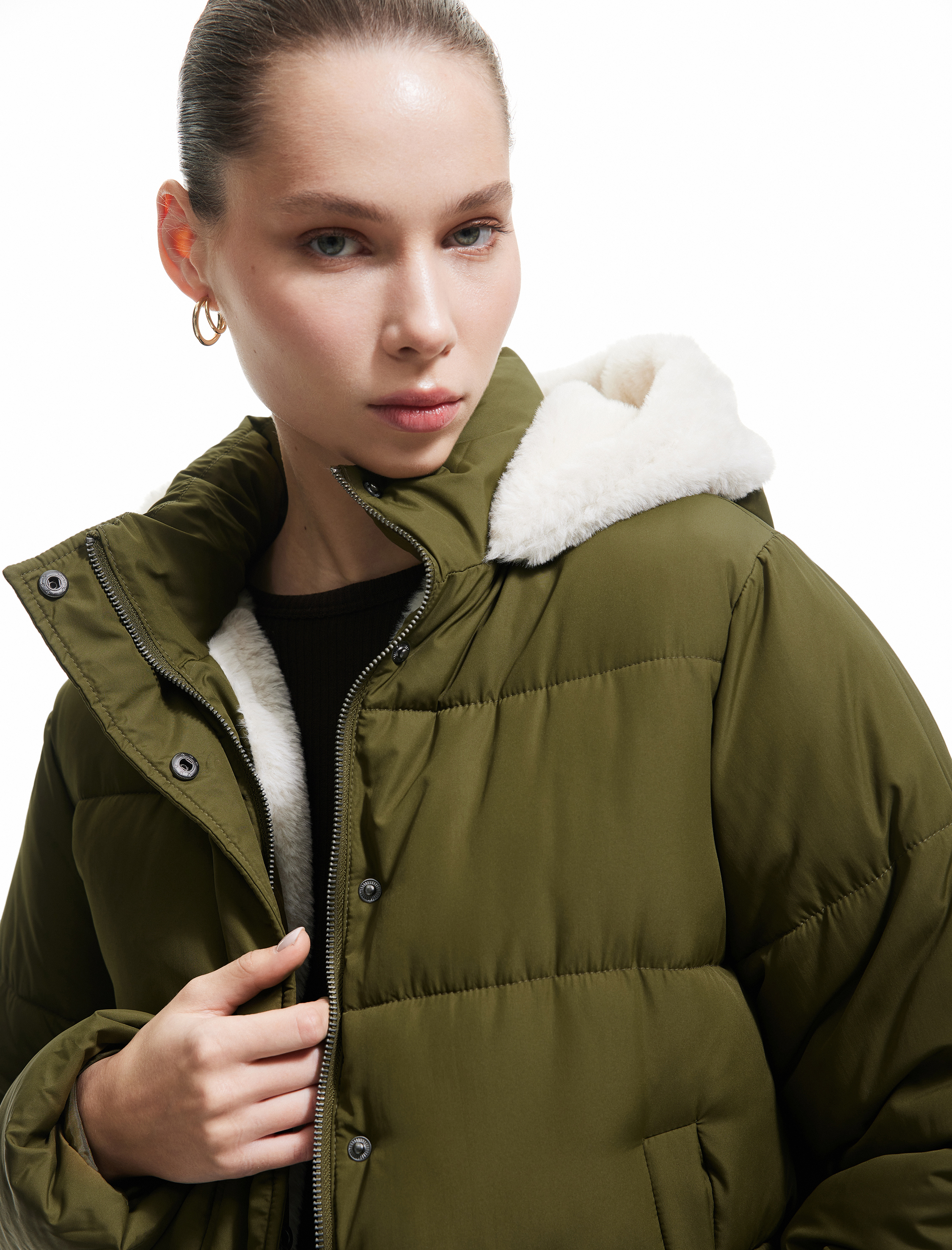   Kapüşonlu Fermuarlı İçi Peluş Çıtçıt Düğmeli Cepli Şişme Mont