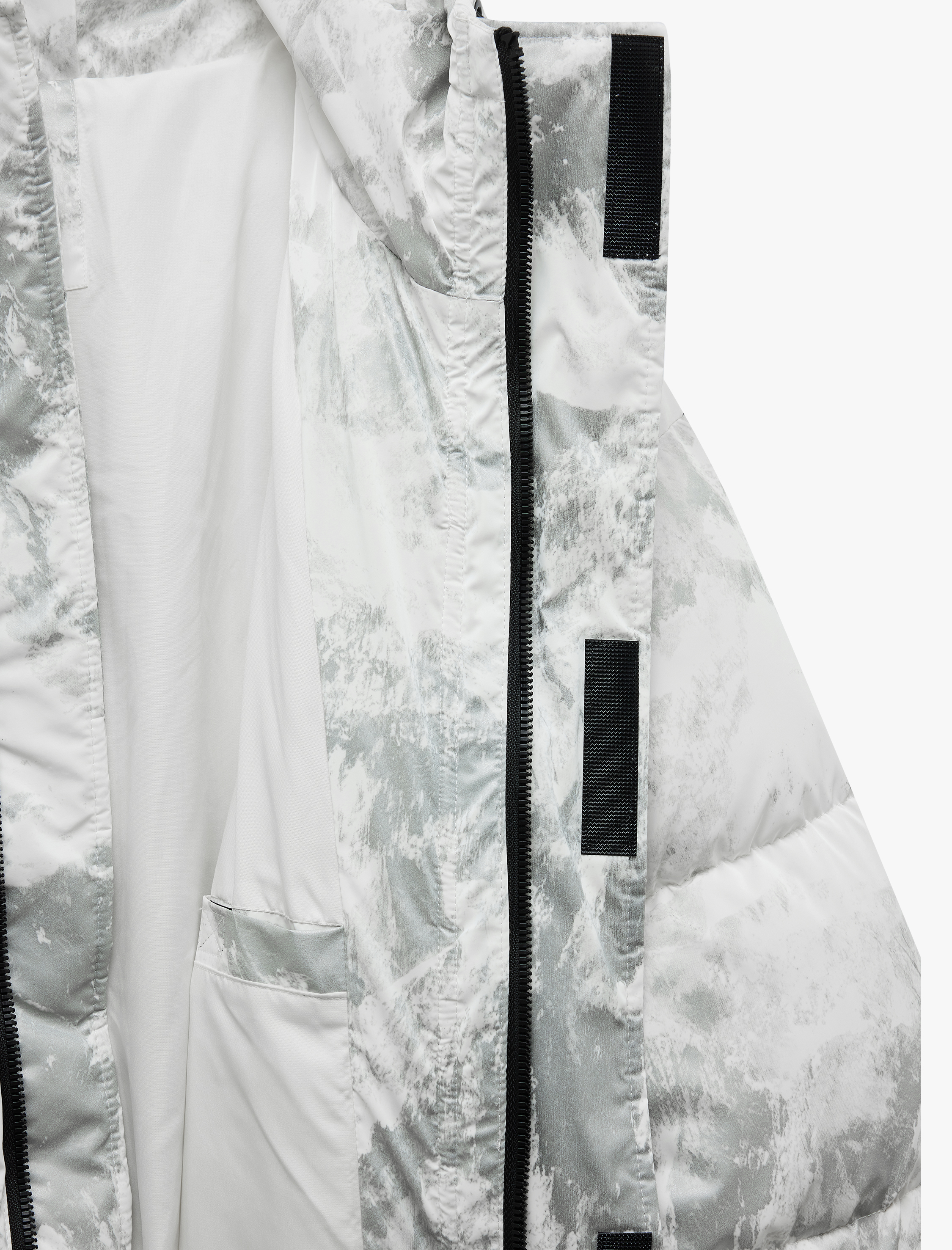   Fermuarlı Cep Detaylı Desenli Baskılı Kapşonlu Kışlık Şişme Mont