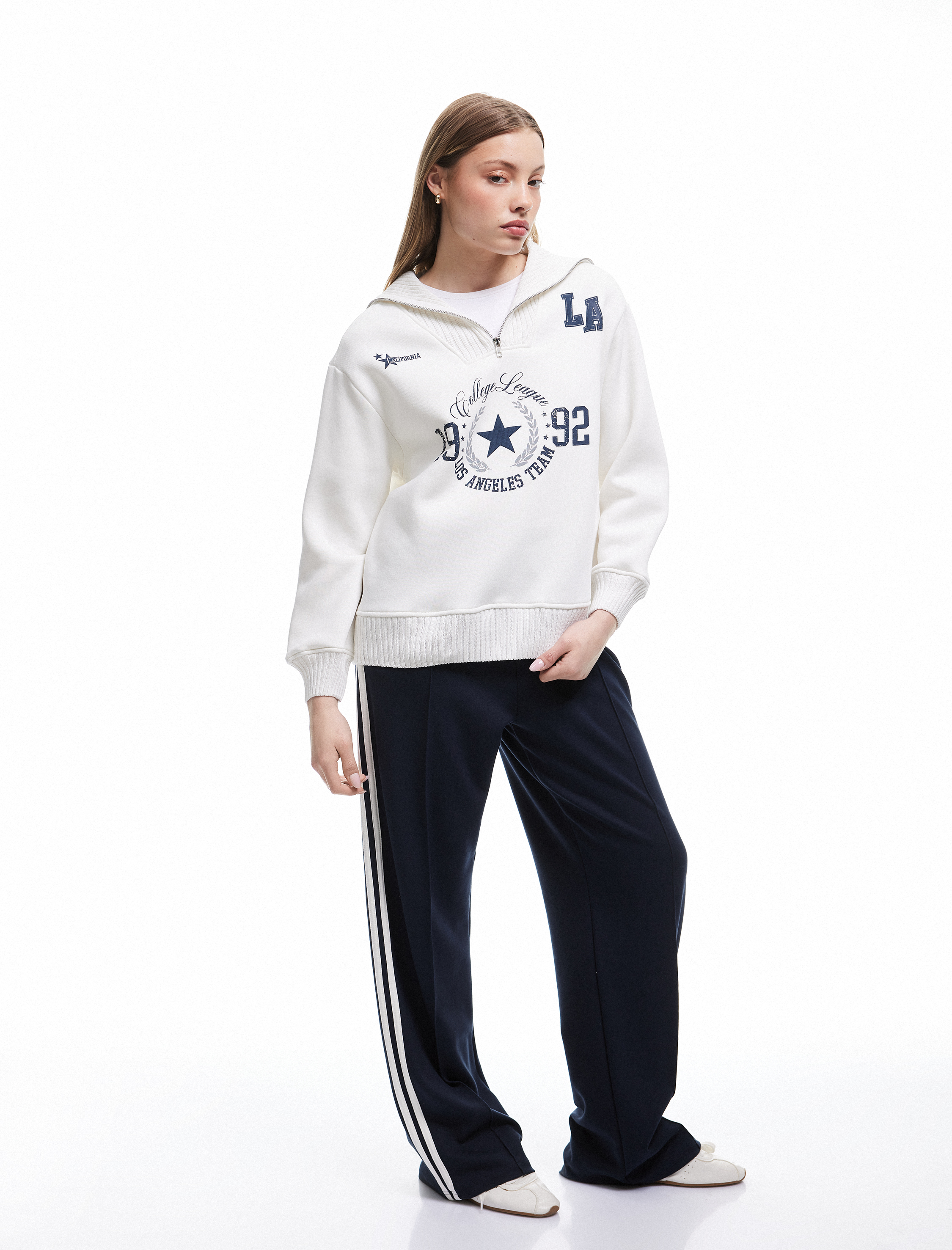   Şardonlu Yarım Fermuarlı Geniş Yaka Kolej Temalı Baskılı Sweatshirt
