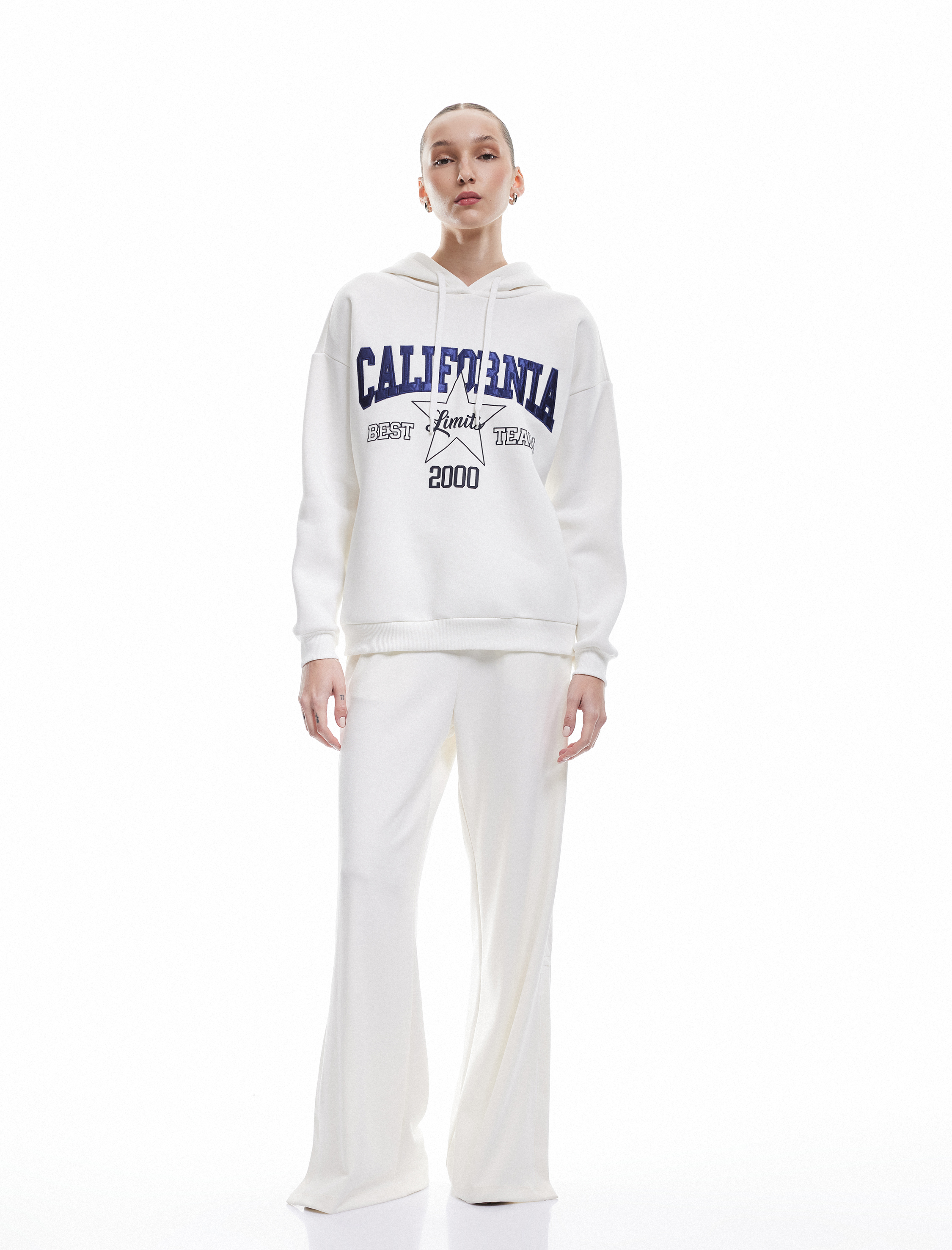 Üç İplik Şardonlu Kolej Nakış Detaylı Kapüşonlu Oversize Sweatshirt