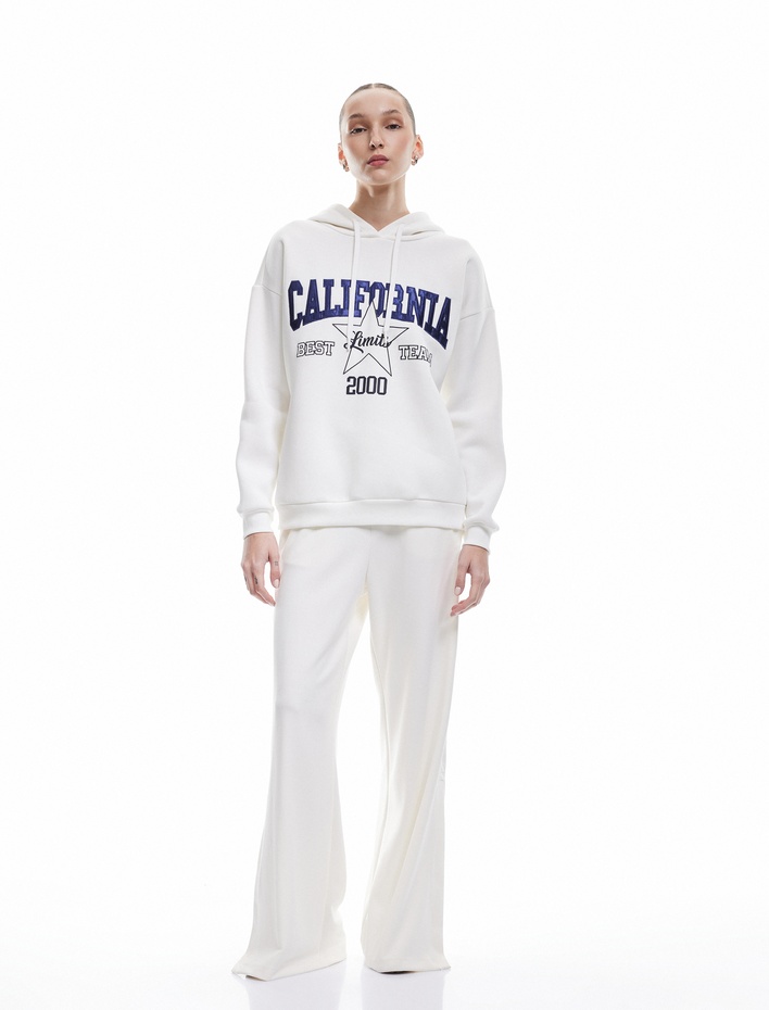  Üç İplik Şardonlu Kolej Nakış Detaylı Kapüşonlu Oversize Sweatshirt