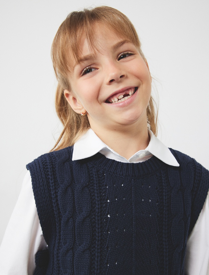 Kız Çocuk Bisiklet Yaka Kolsuz Saç Örgü Dokulu Fiyonklu Crop Okul Süveteri