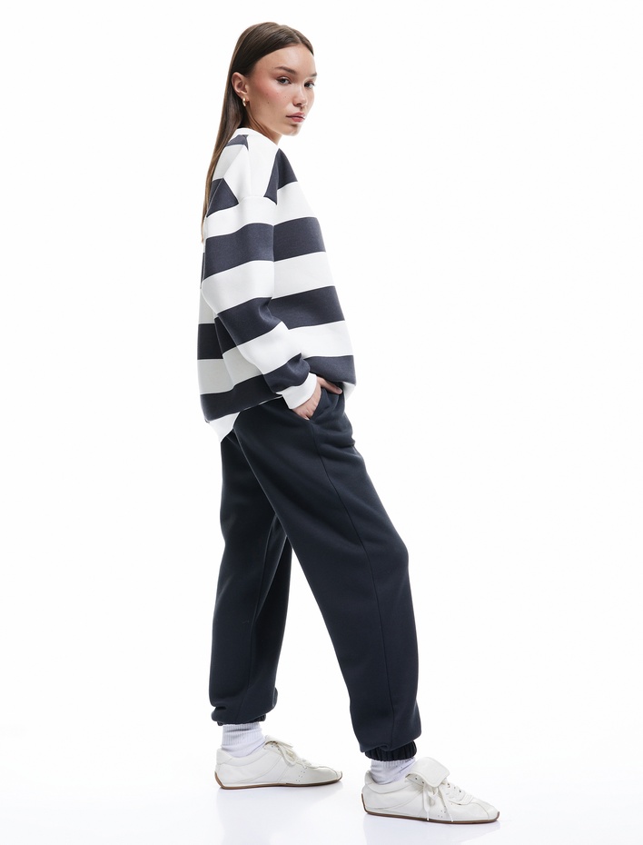  Pamuklu Şardonlu Cepli Beli Bağcıklı Oversize Jogger Eşofman Altı