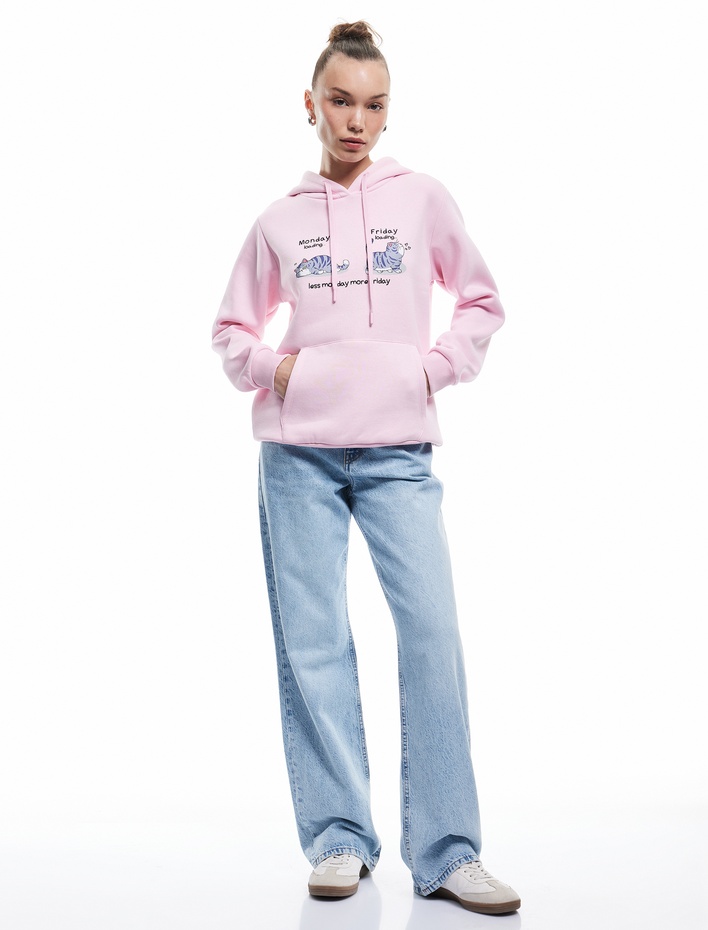  Pamuklu Uzun Kollu Kanguru Cep Detaylı Şardonlu Kapşonlu Baskılı Sweatshirt