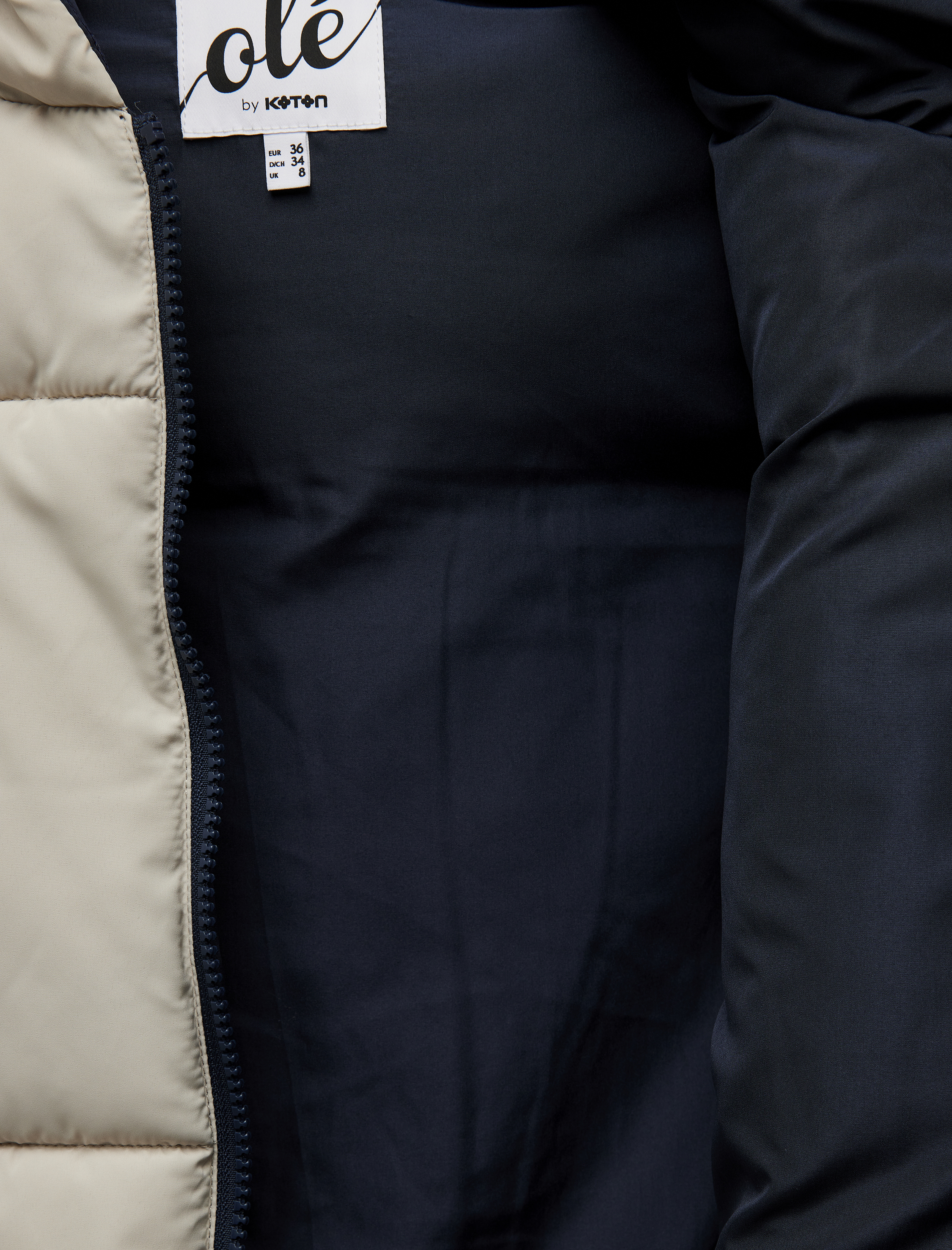 Kapüşonlu Fermuarlı Kolsuz Çift Taraflı Kapitone Şişme Yelek