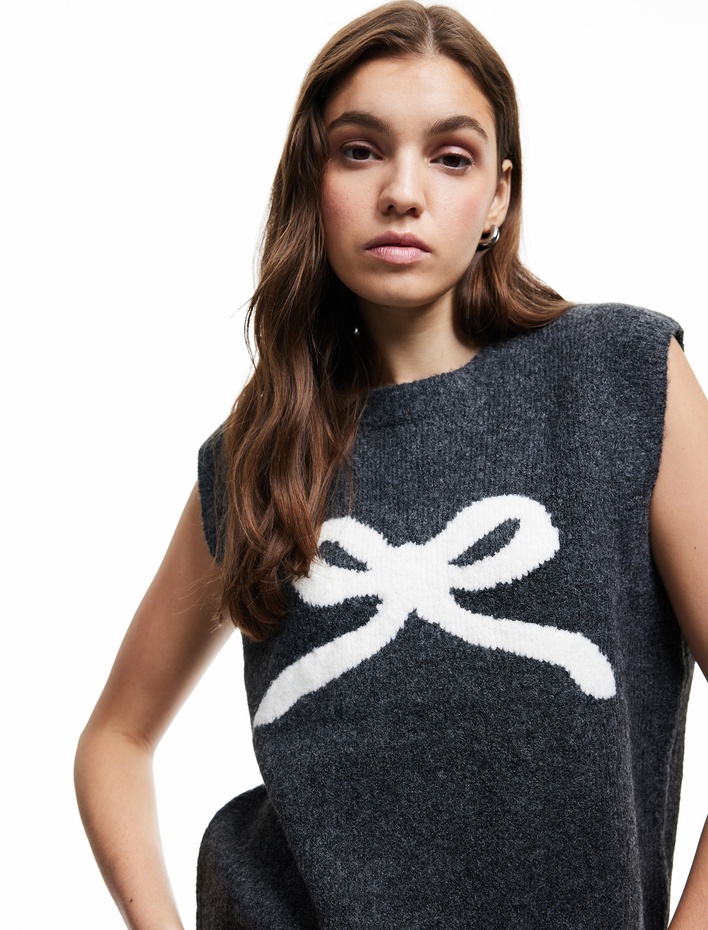  Fiyonk Desenli Bisiklet Yaka Kolsuz Triko Süveter