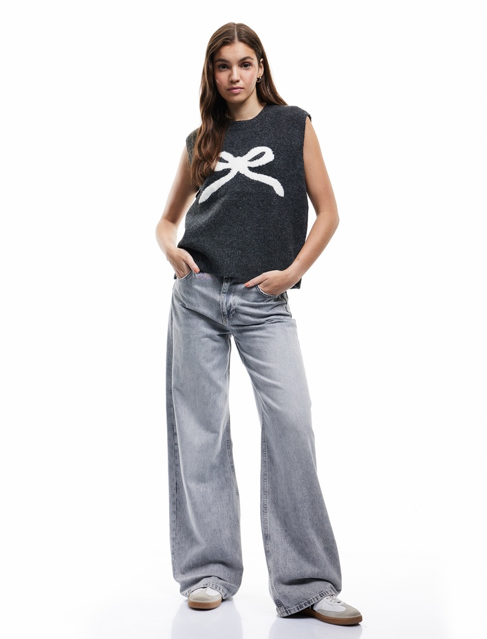  Fiyonk Desenli Bisiklet Yaka Kolsuz Triko Süveter