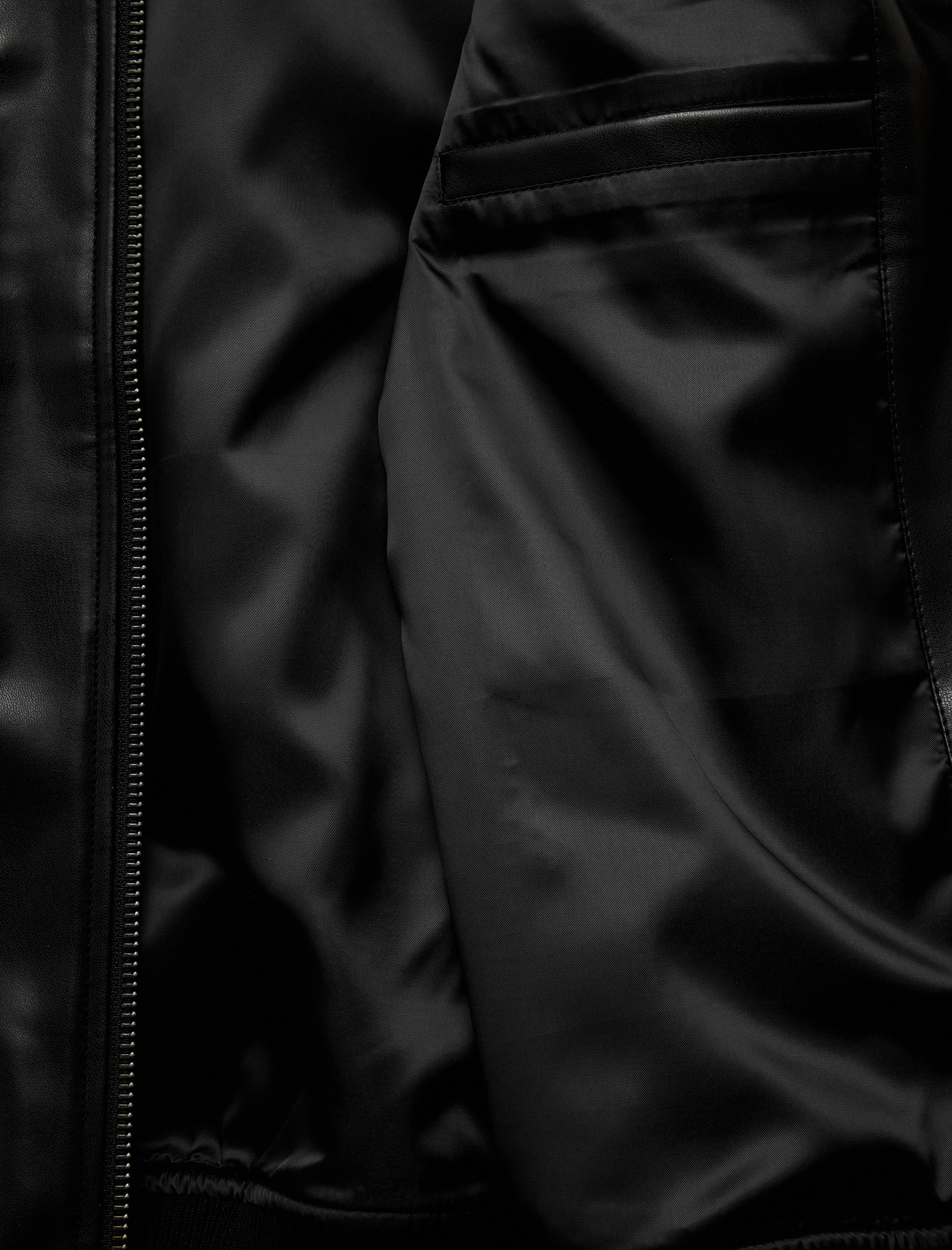   Slim Fit Gömlek Yaka Fermuarlı Cep Detaylı Suni Deri Ceket