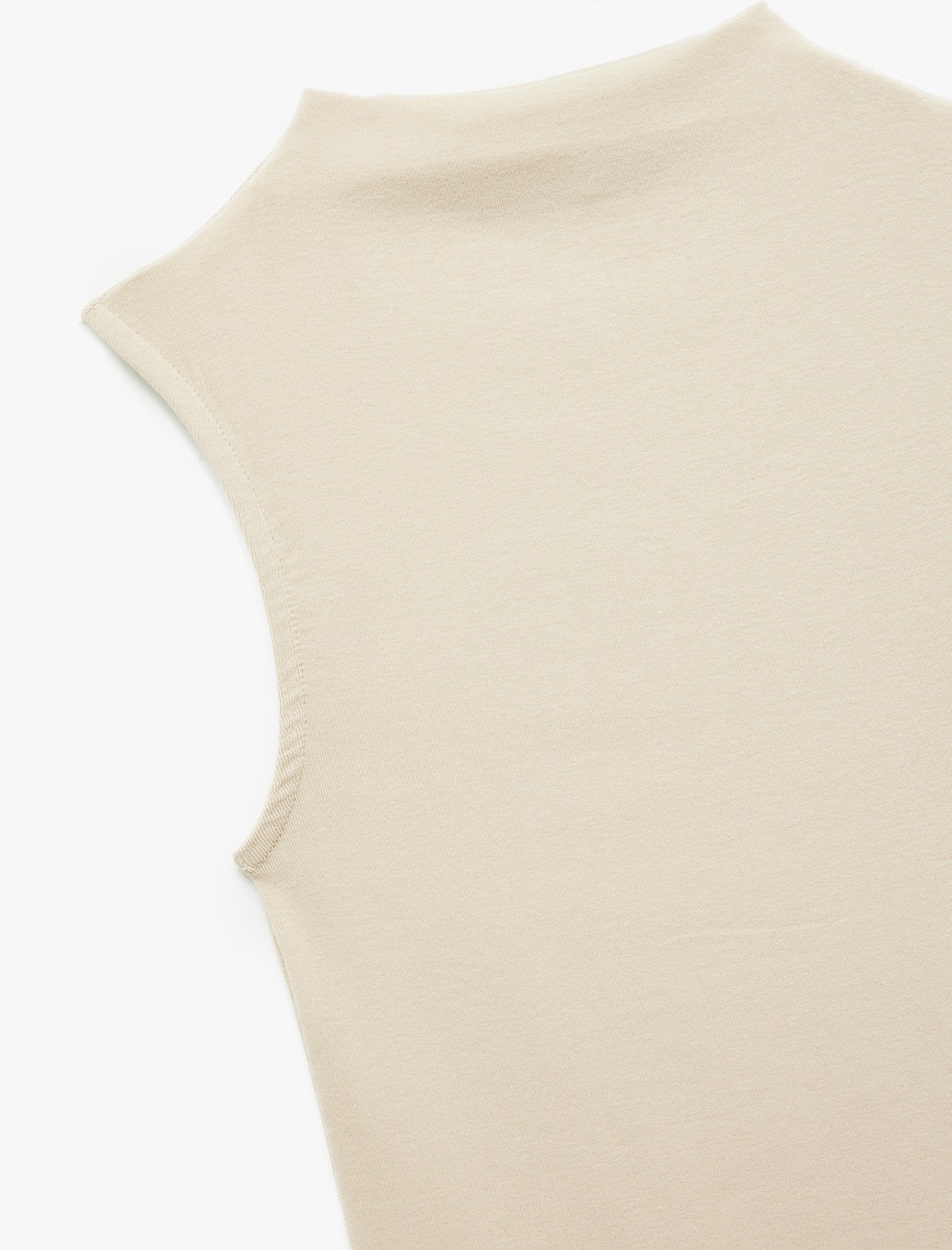   Basic Slim Fit Dik Yaka Modal Kolsuz Bluz