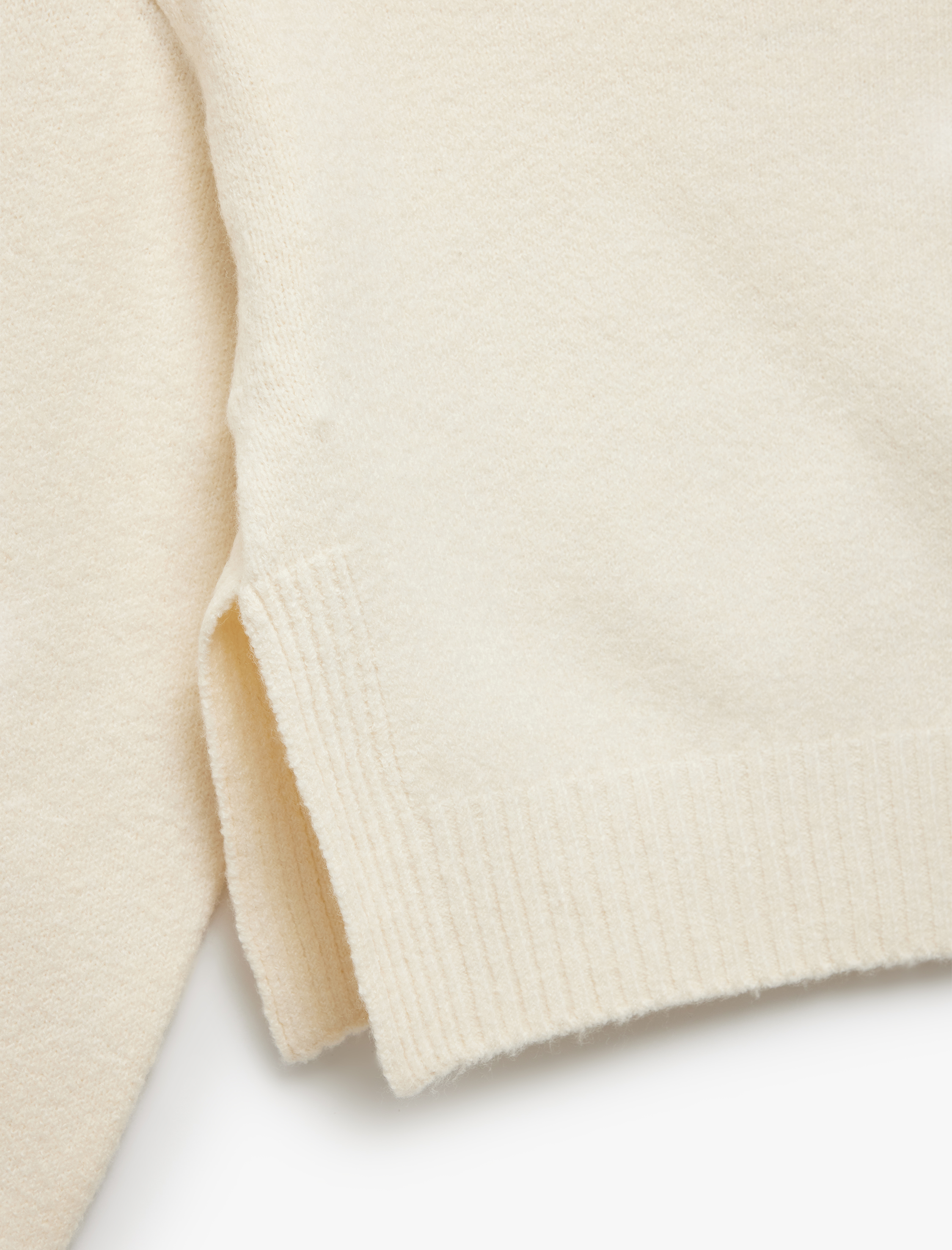   Yumuşak Dokulu Uzun Kollu Dik Yaka Basic Triko Kazak