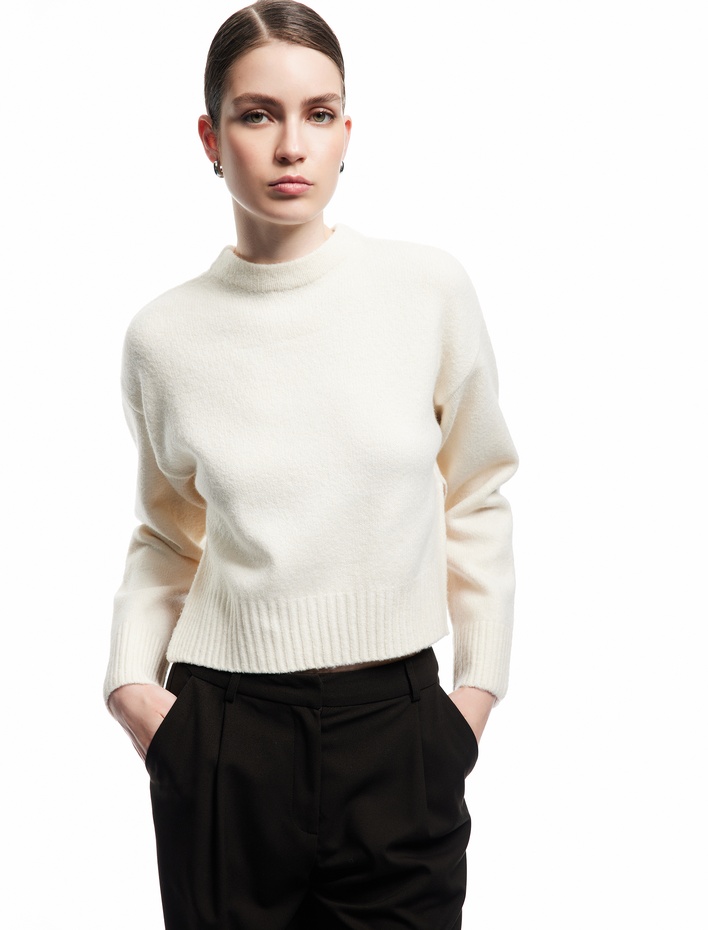  Yumuşak Dokulu Uzun Kollu Dik Yaka Basic Triko Kazak