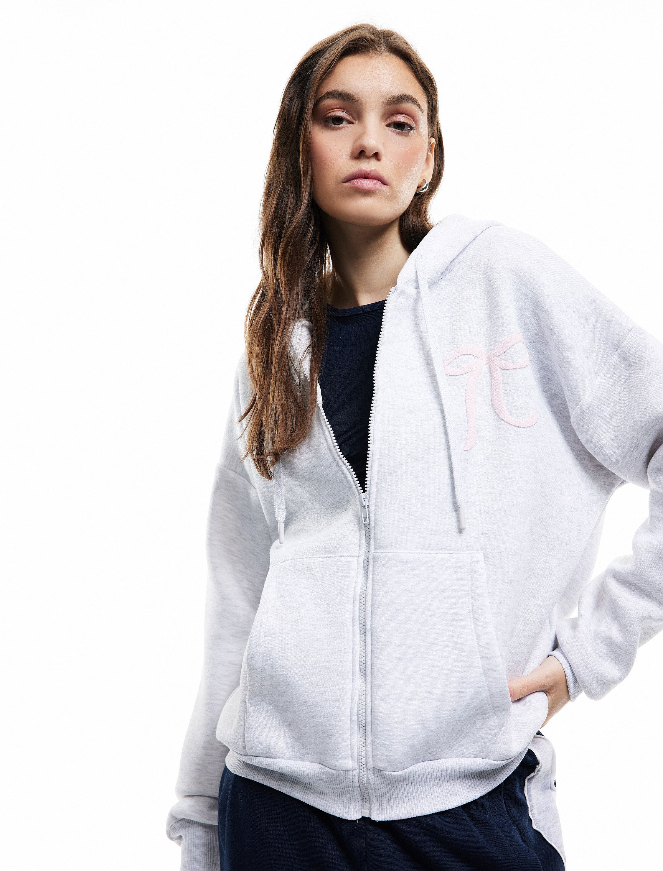   Şardonlu Kanguru Cepli Kapüşonlu Fiyonklu Arkası Baskılı Fermuarlı Oversize Sweatshirt