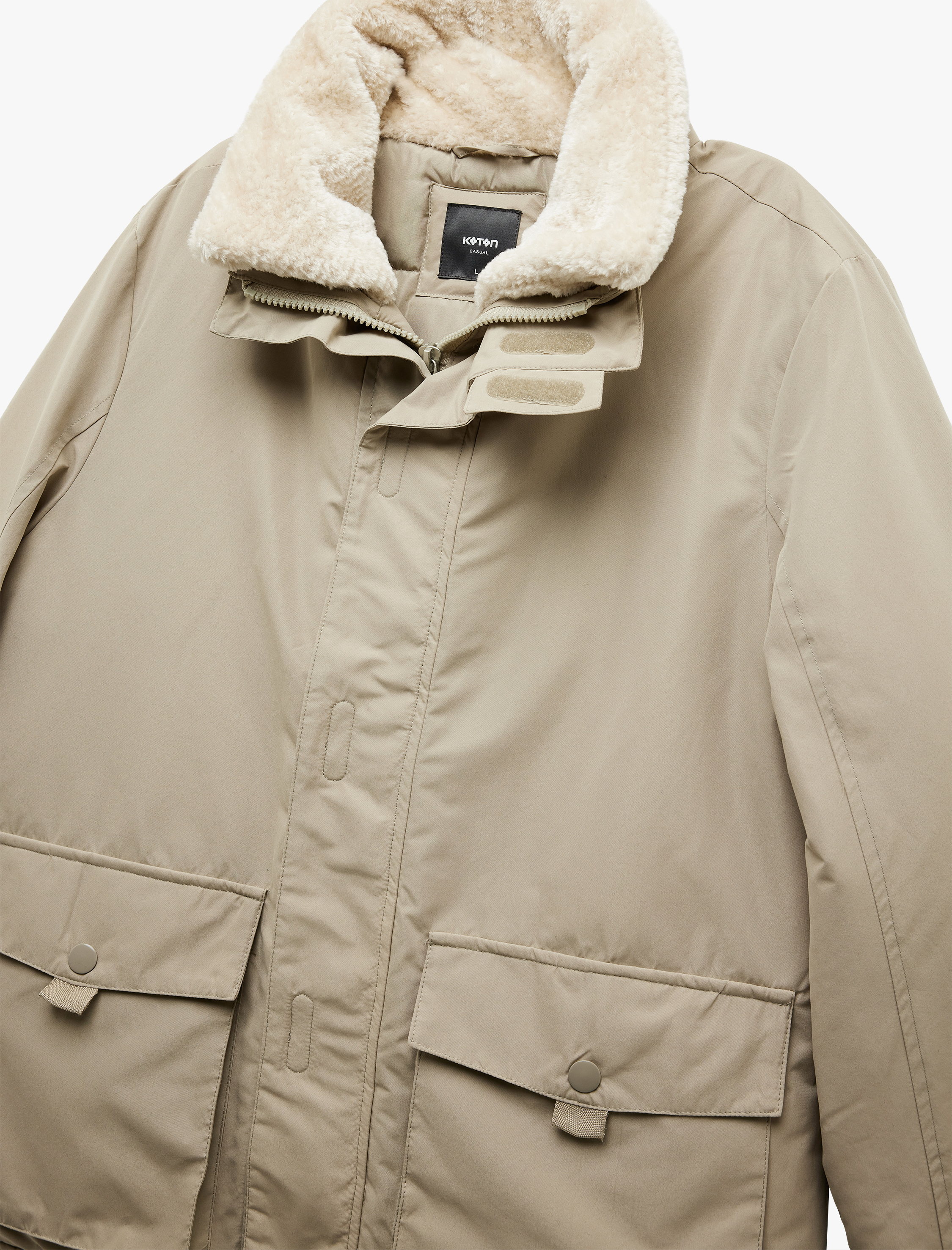   Fermuarlı Kapaklı Cepli Peluş Yaka Mont