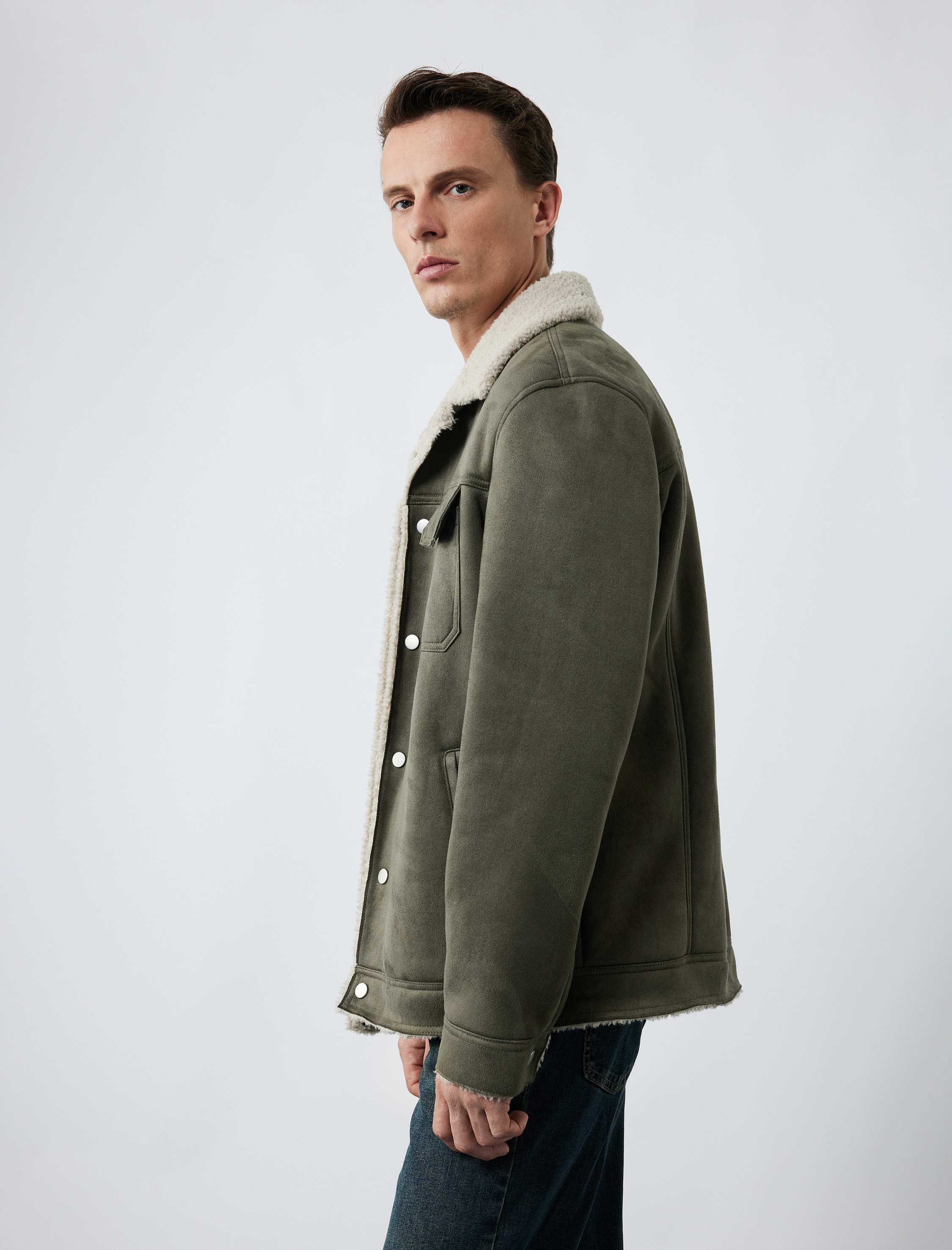   Kapaklı Cepli Çıtçıt Düğme Detaylı Slim Fit İçi Peluş Yaka Suni Süet Ceket