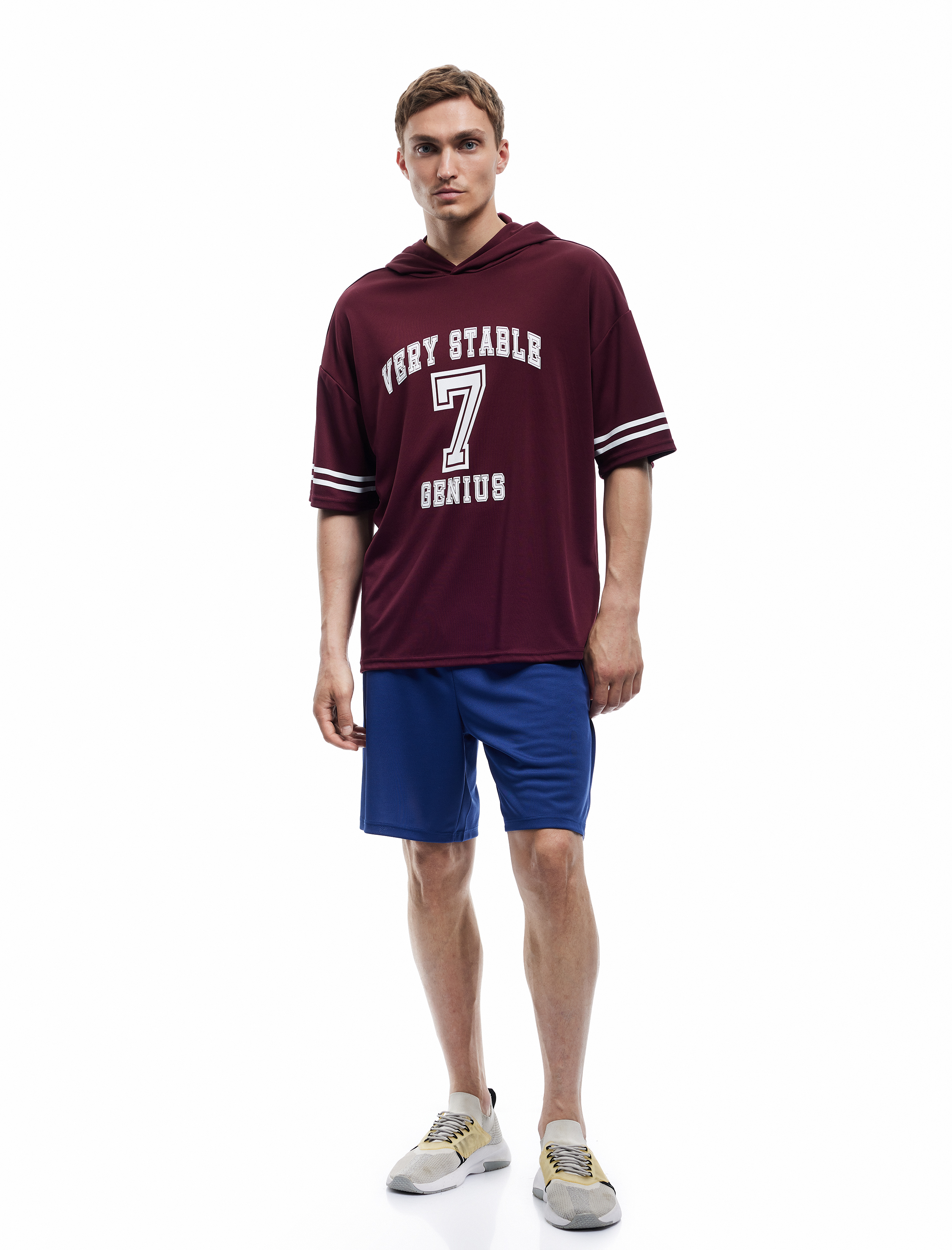   Kapşonlu Yarım Kollu Baskılı Oversize Spor Tişört