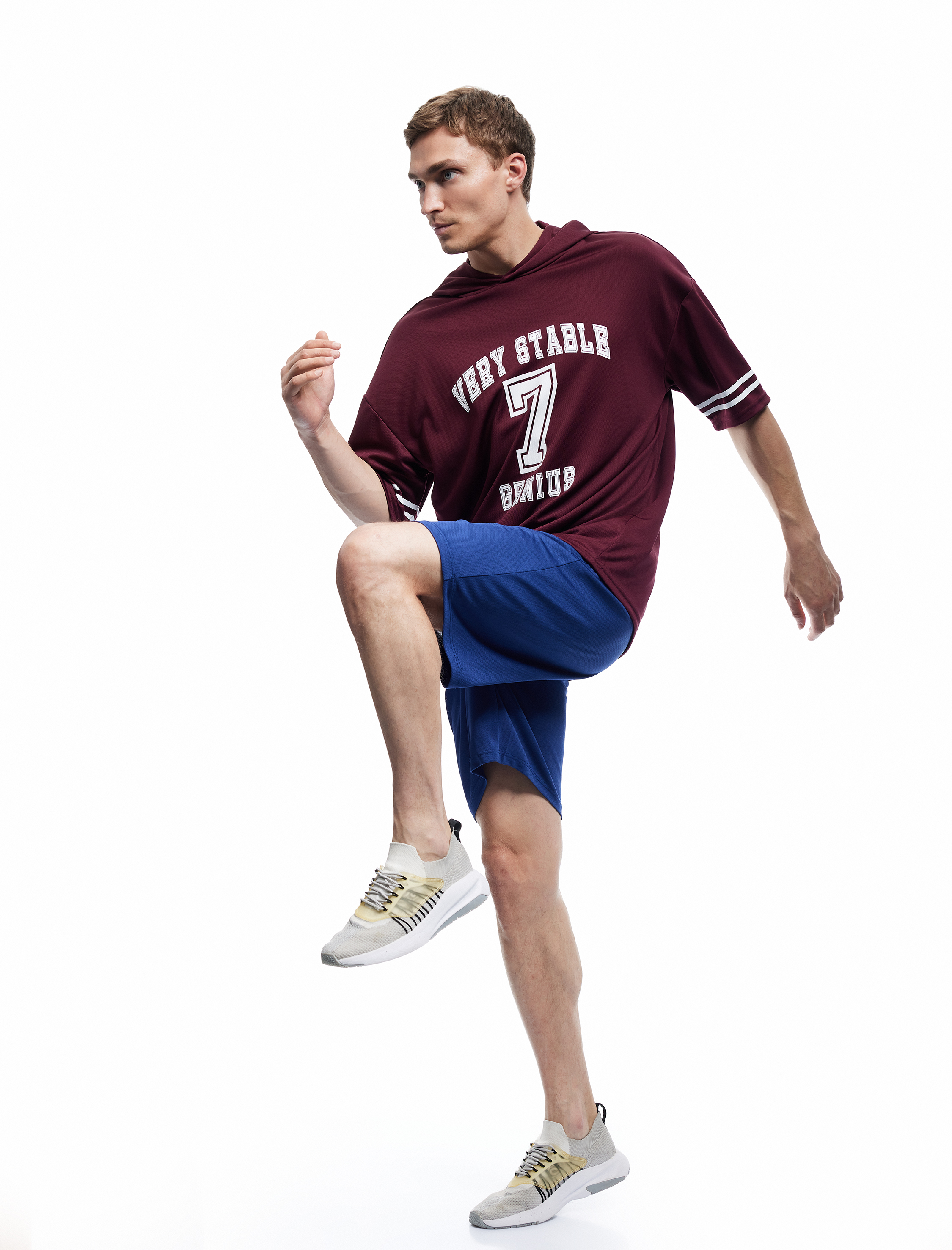   Kapşonlu Yarım Kollu Baskılı Oversize Spor Tişört