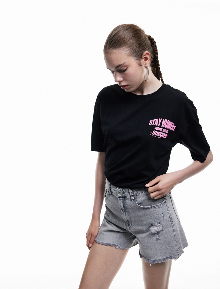  Kısa Kollu Bisiklet Yaka Pamuklu Arkası Baskılı Tişört