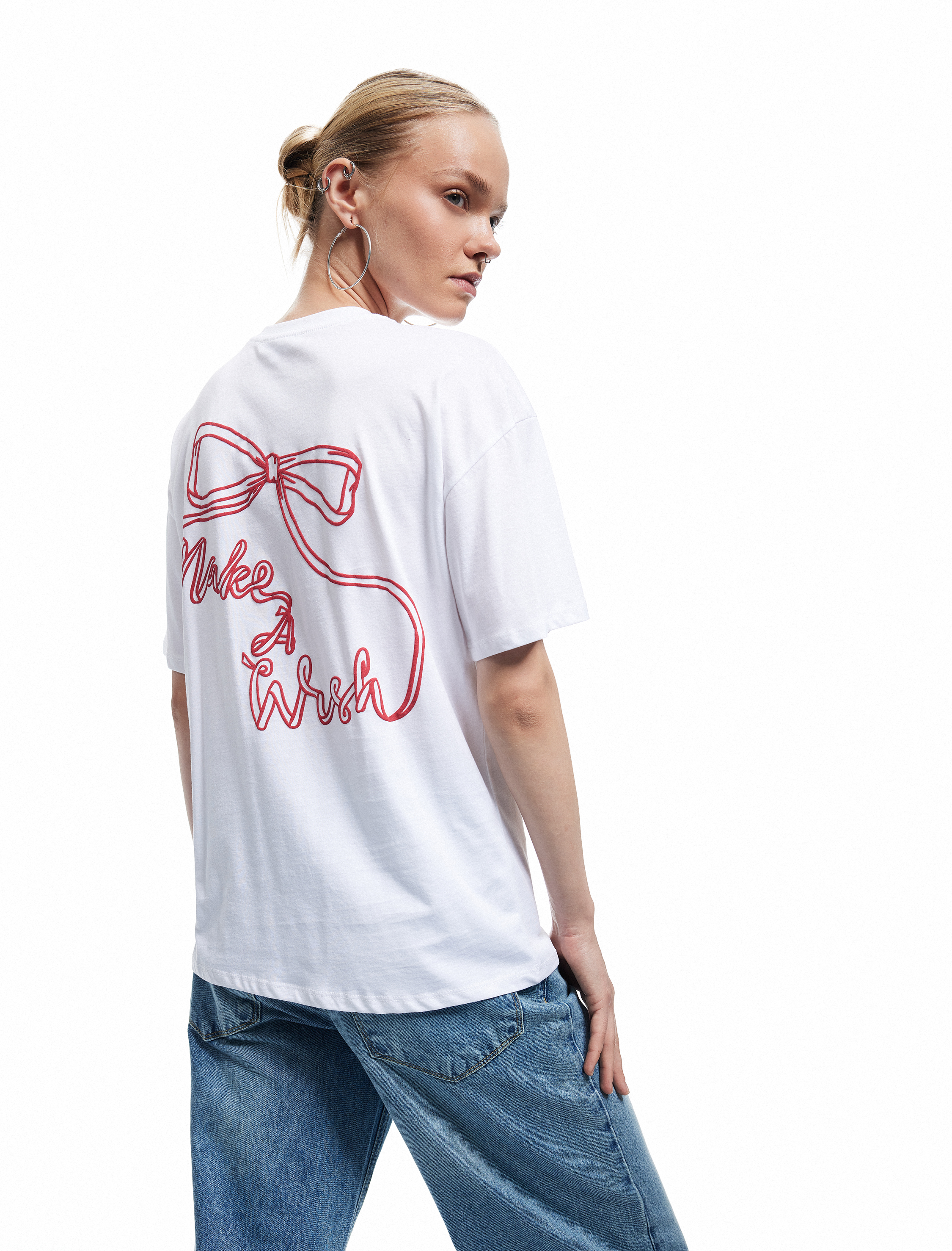   Bisiklet Yaka Kısa Kollu Pamuklu Arkası Fiyonk Baskılı Oversize Tişört