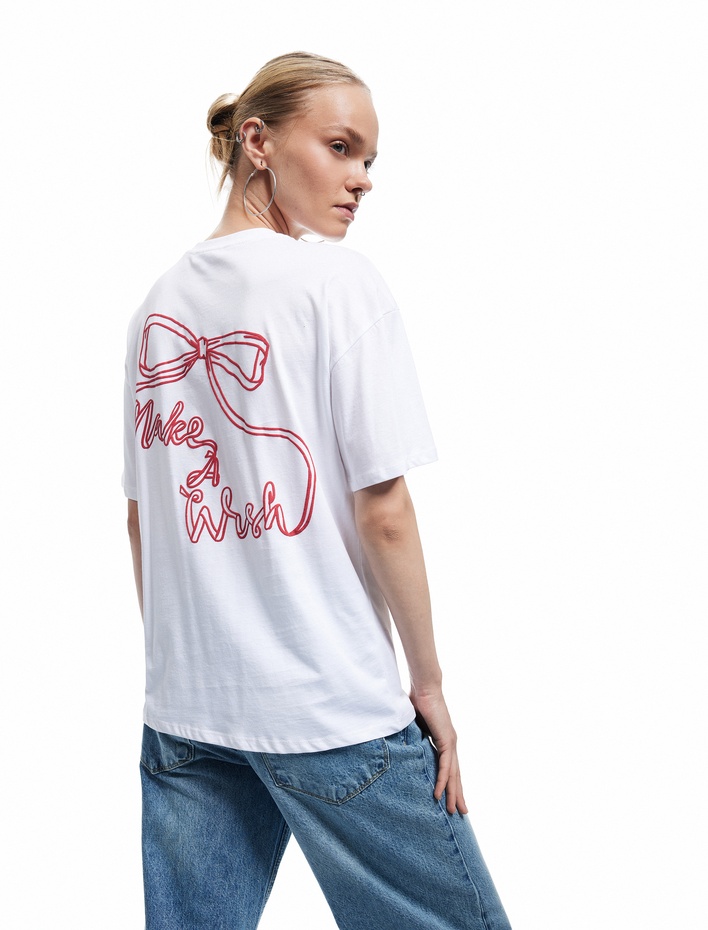  Bisiklet Yaka Kısa Kollu Pamuklu Arkası Fiyonk Baskılı Oversize Tişört