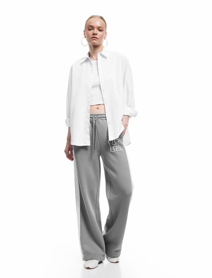  Harvard Lisanslı Beli Bağcıklı Şerit Detaylı Şardonlu Geniş Paça Eşofman Altı