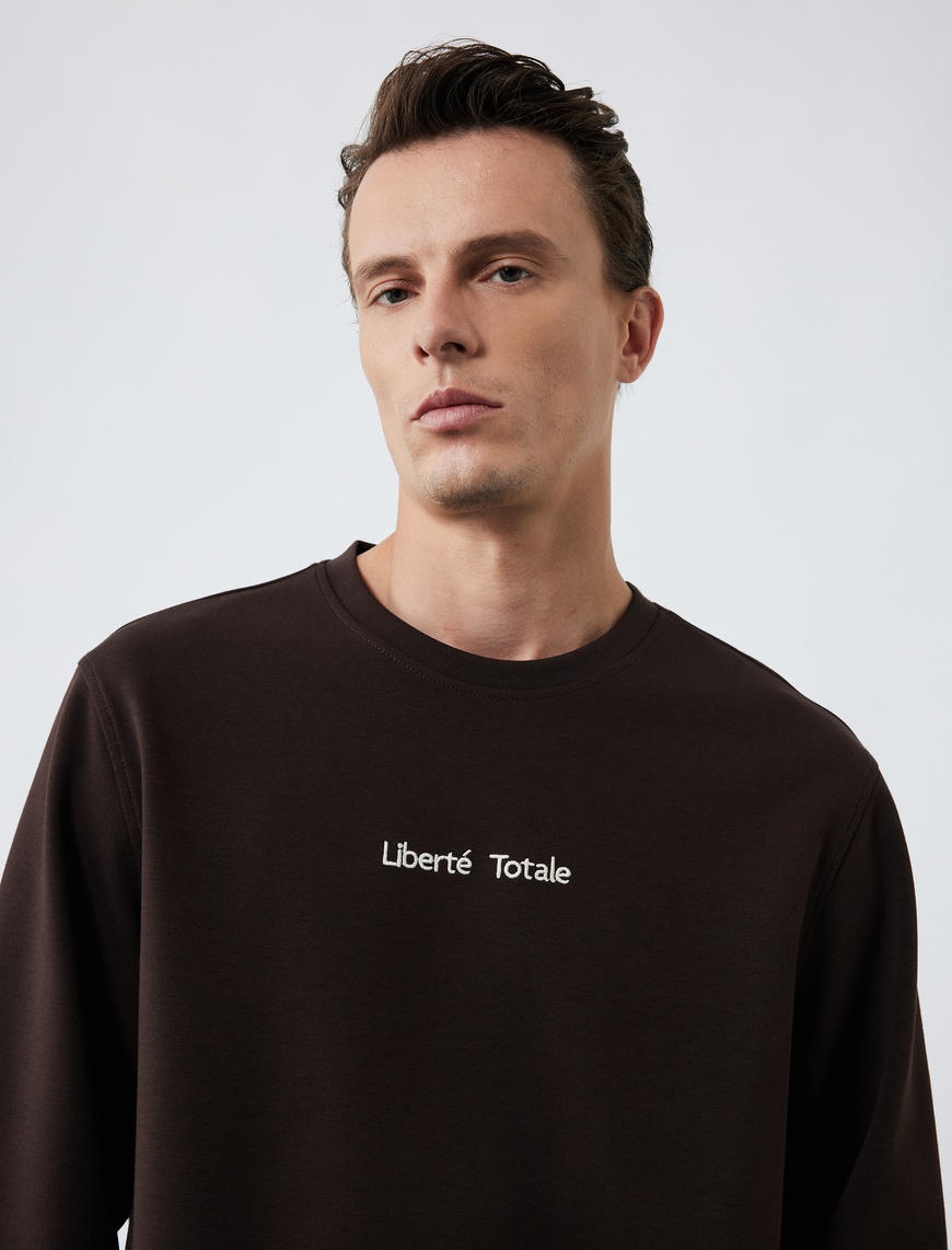   İşleme Detaylı Uzun Kollu Bisiklet Yaka Sweatshirt