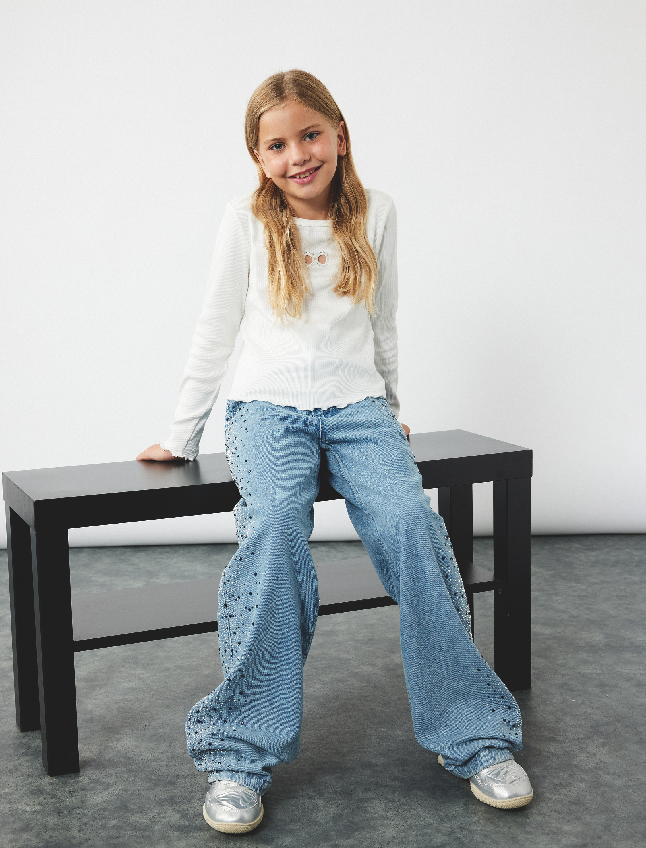  Kız Çocuk Pamuklu Taş Detaylı Cepli Geniş Paça Denim Pantolon