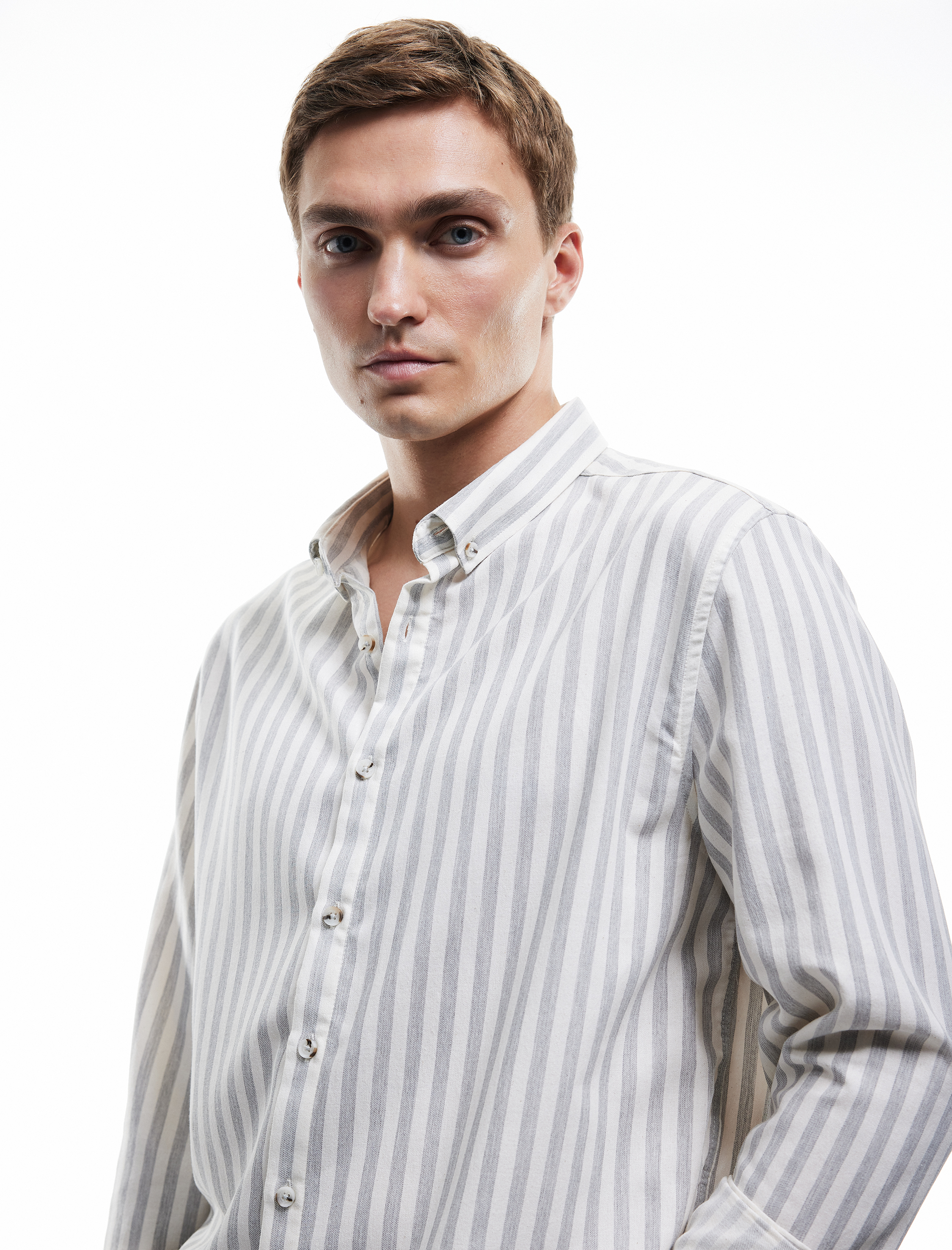   Regular Fit Düğmeli Klasik Yaka Uzun Kollu Gömlek