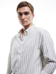 Regular Fit Düğmeli Klasik Yaka Uzun Kollu Gömlek